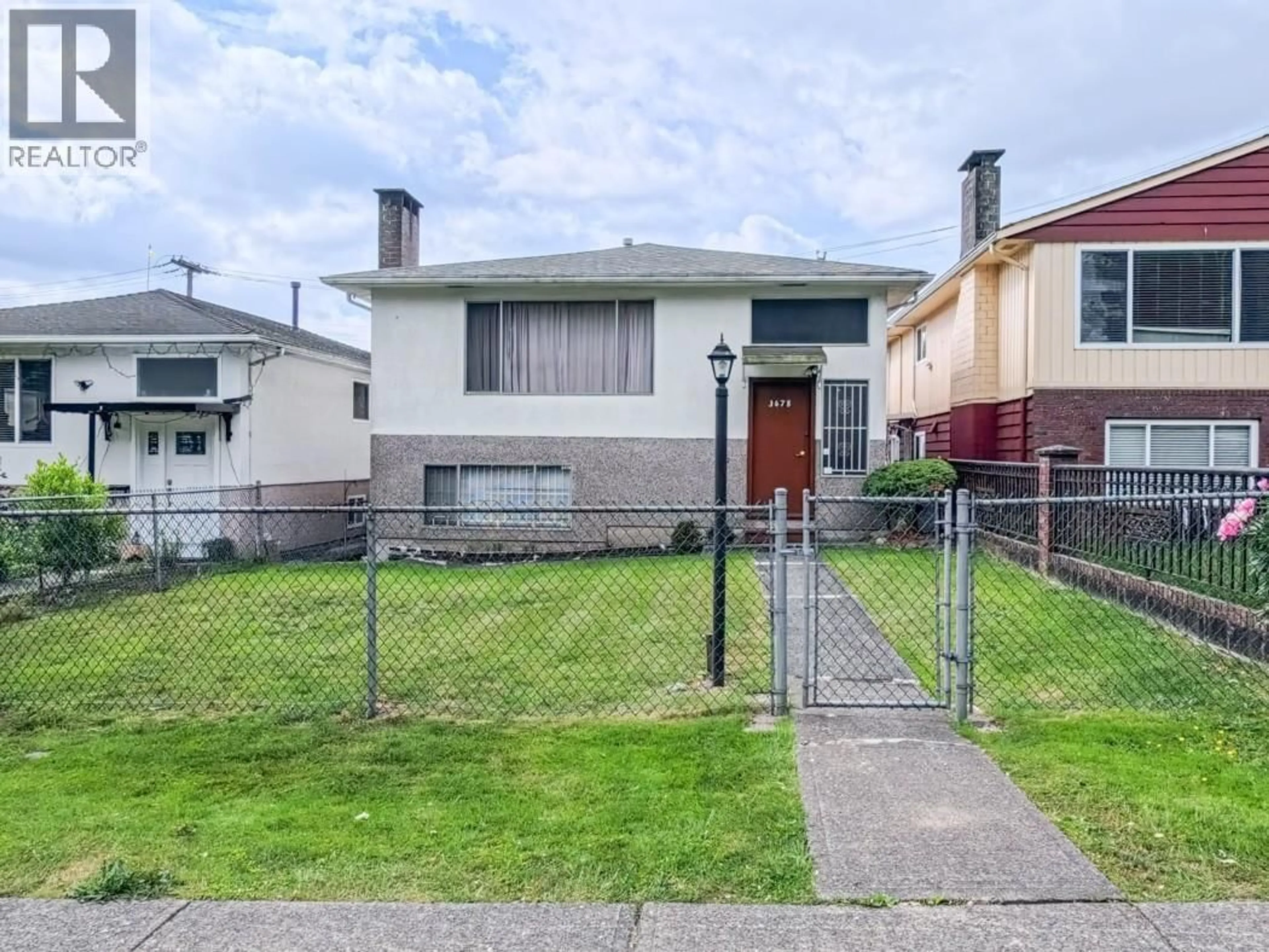 Home with vinyl exterior material, street for 3478 2ND AVENUE, Vancouver British Columbia V5M1G6