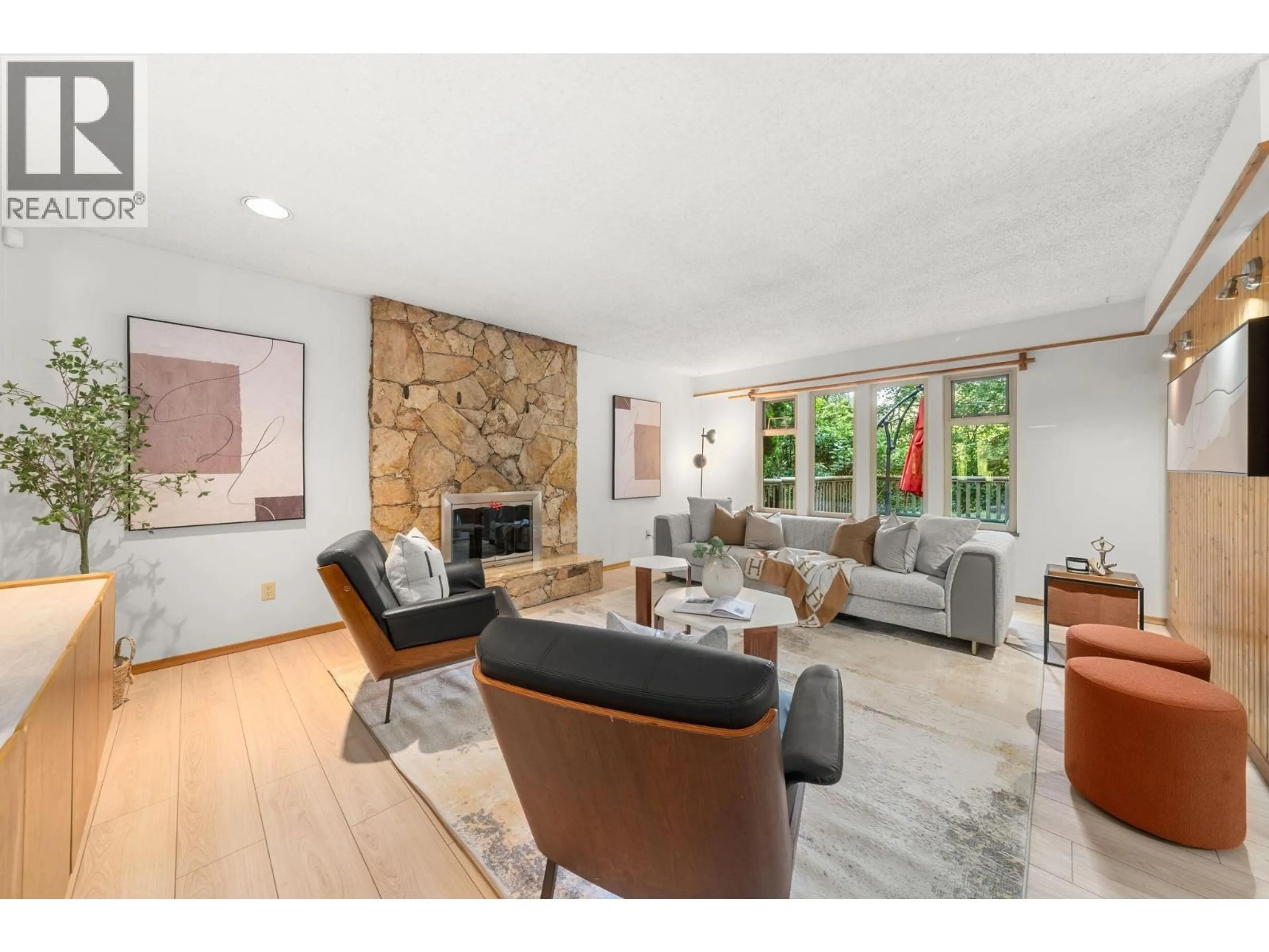 Living room with furniture, unknown for 2297 BOWSER AVENUE, North Vancouver British Columbia V7P2Z1