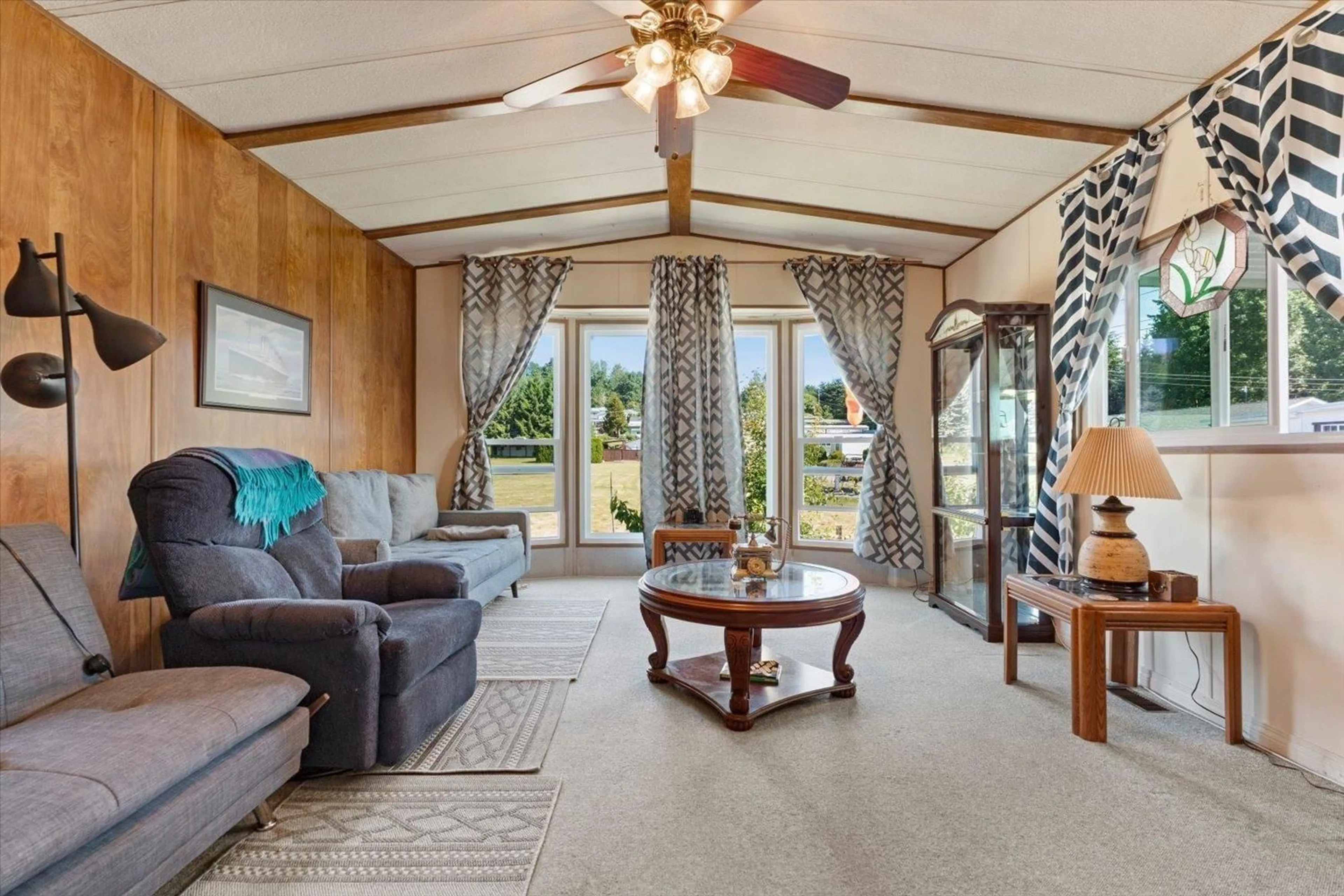 Living room with furniture, carpet floor for 217 - 27111 0 AVENUE, Langley British Columbia V4W2T5