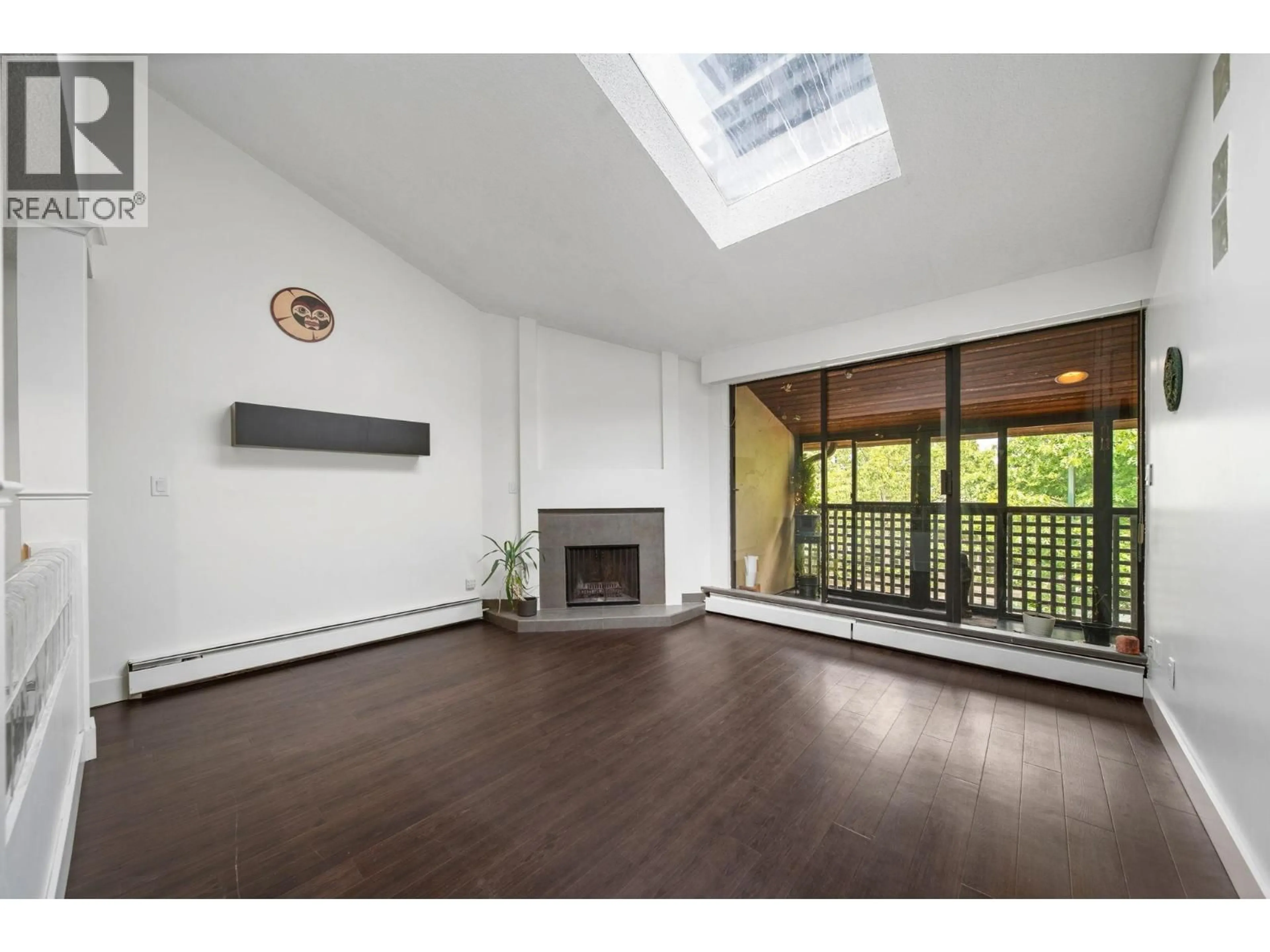 A pic of a room for 304 - 141 13TH STREET, North Vancouver British Columbia V7M1N5