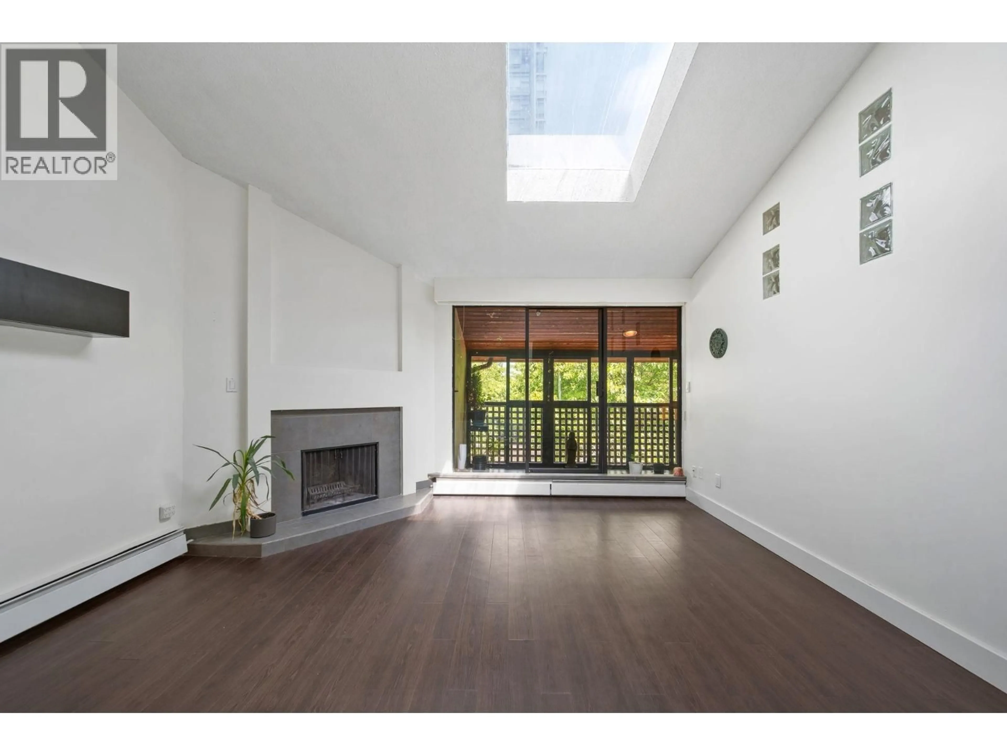 A pic of a room for 304 - 141 13TH STREET, North Vancouver British Columbia V7M1N5