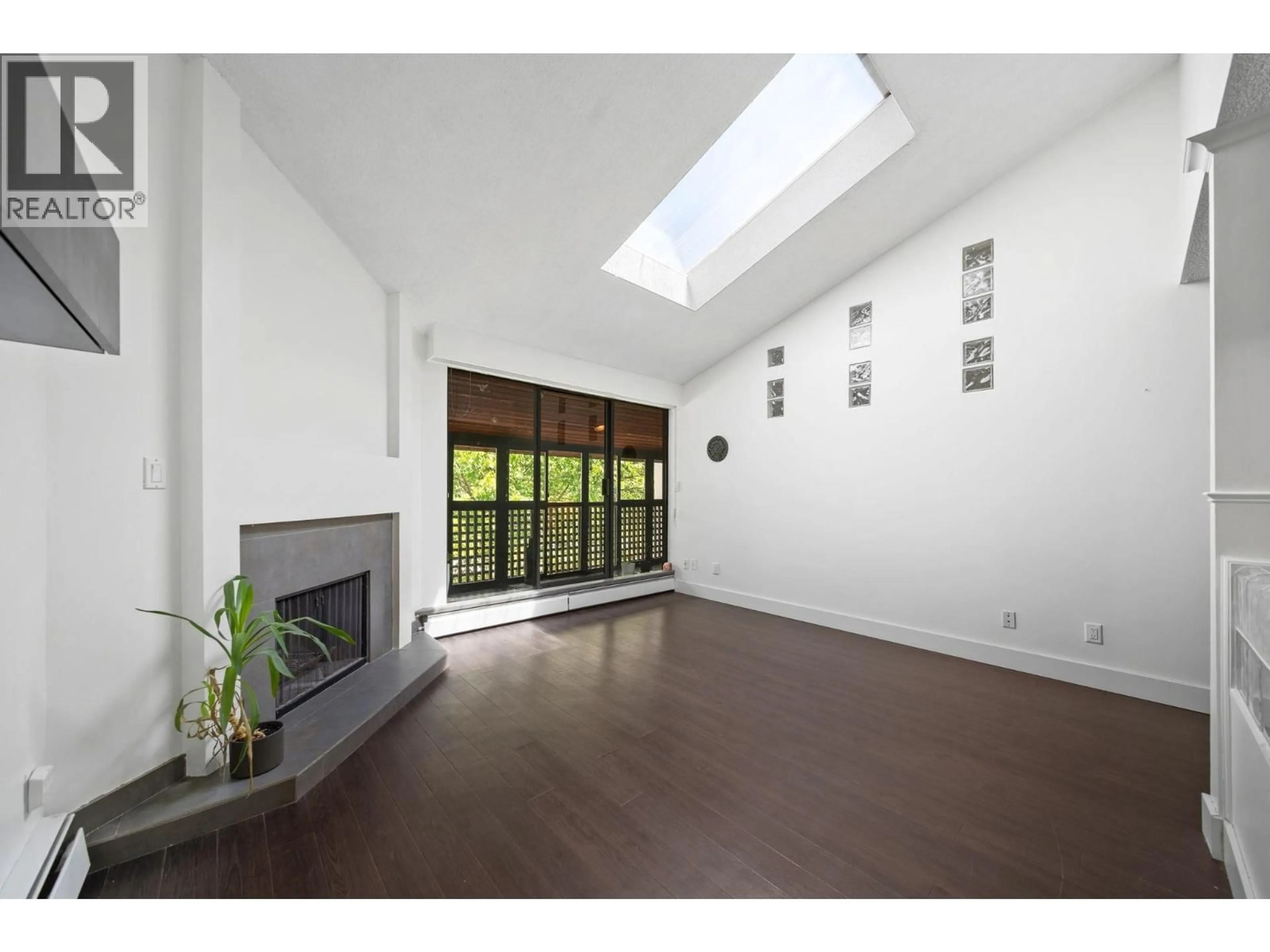 A pic of a room for 304 - 141 13TH STREET, North Vancouver British Columbia V7M1N5