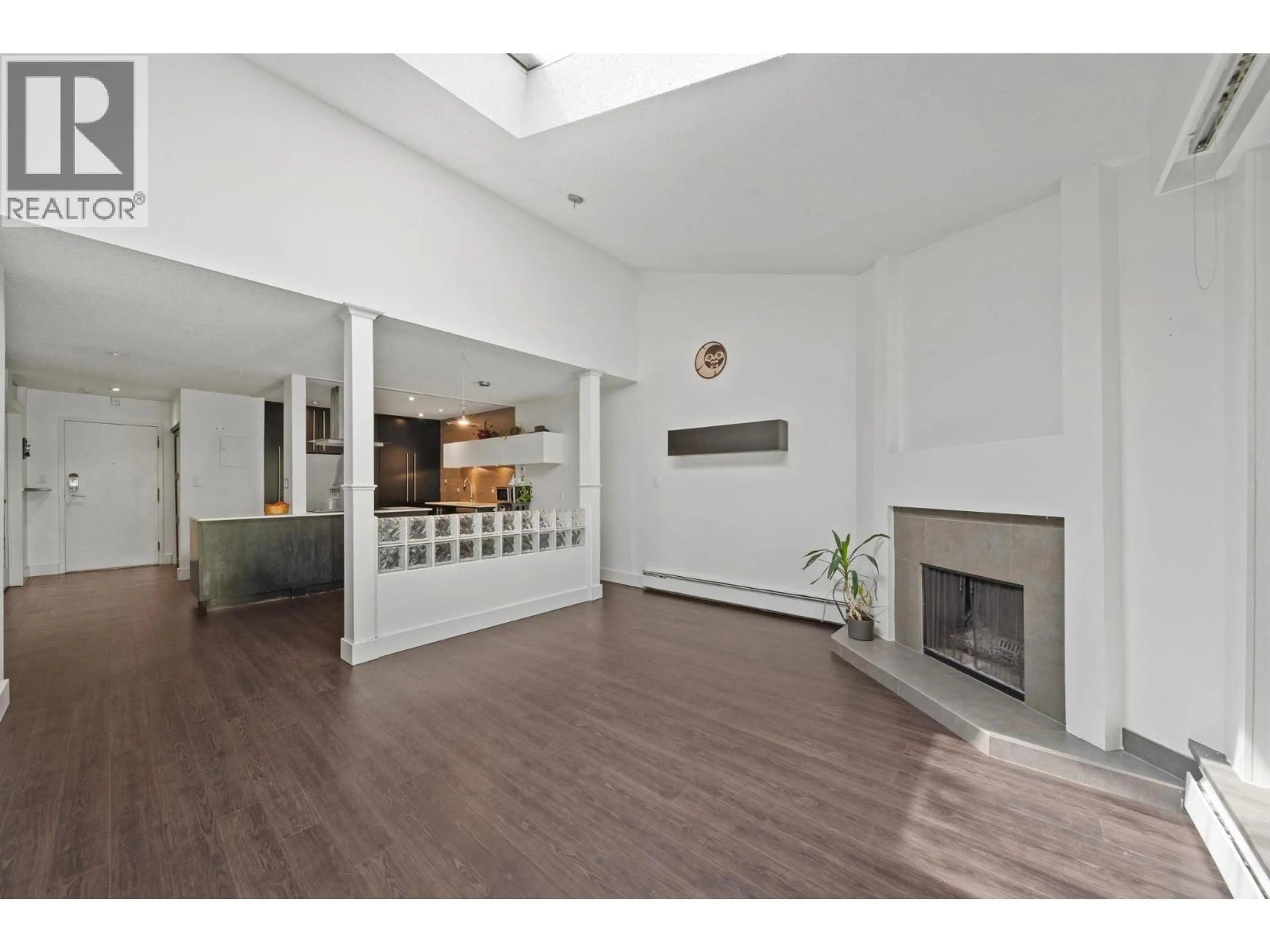 A pic of a room for 304 - 141 13TH STREET, North Vancouver British Columbia V7M1N5