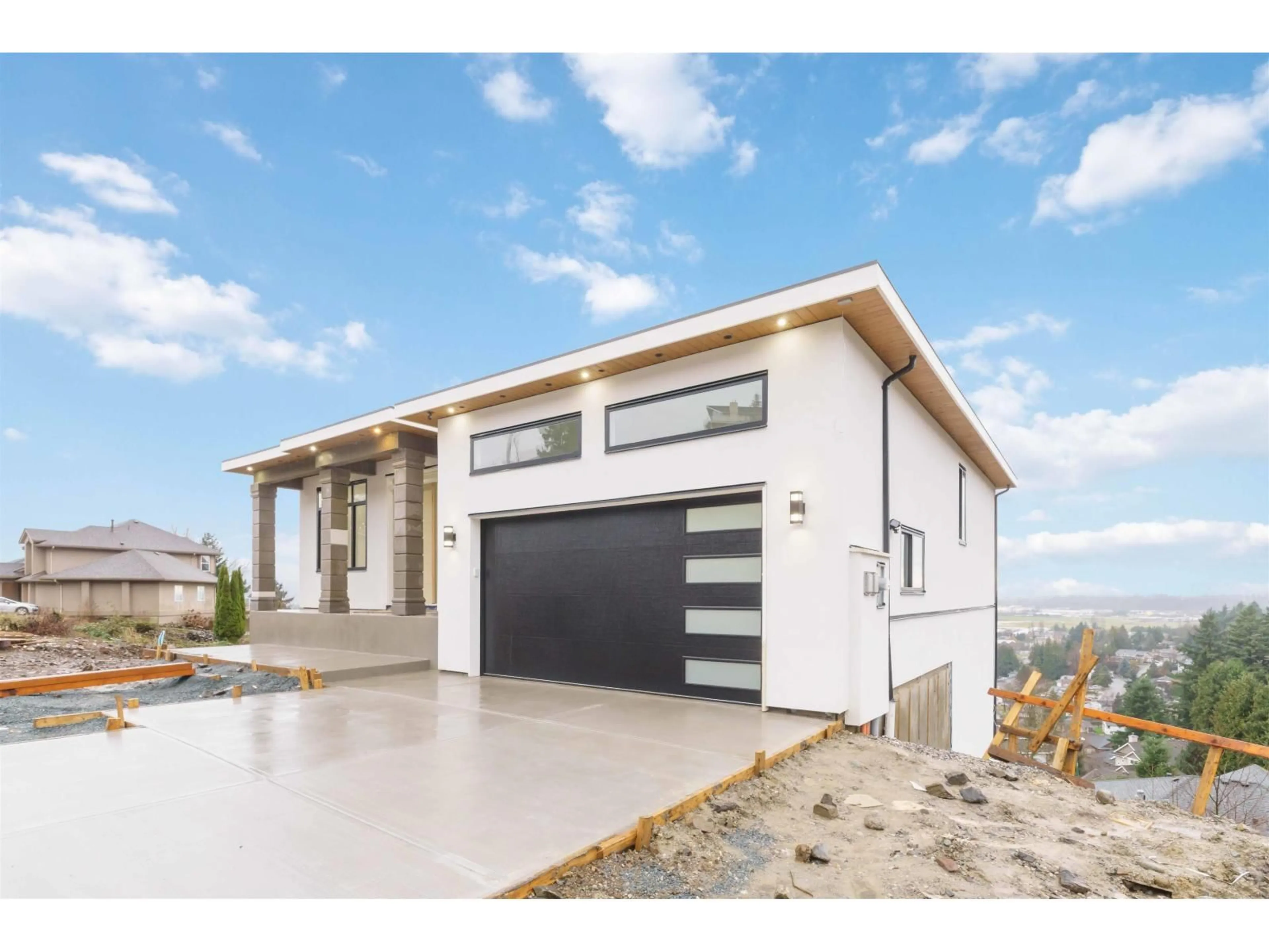 Home with vinyl exterior material, street for 35656 CANTERBURY AVENUE, Abbotsford British Columbia V3G1G2