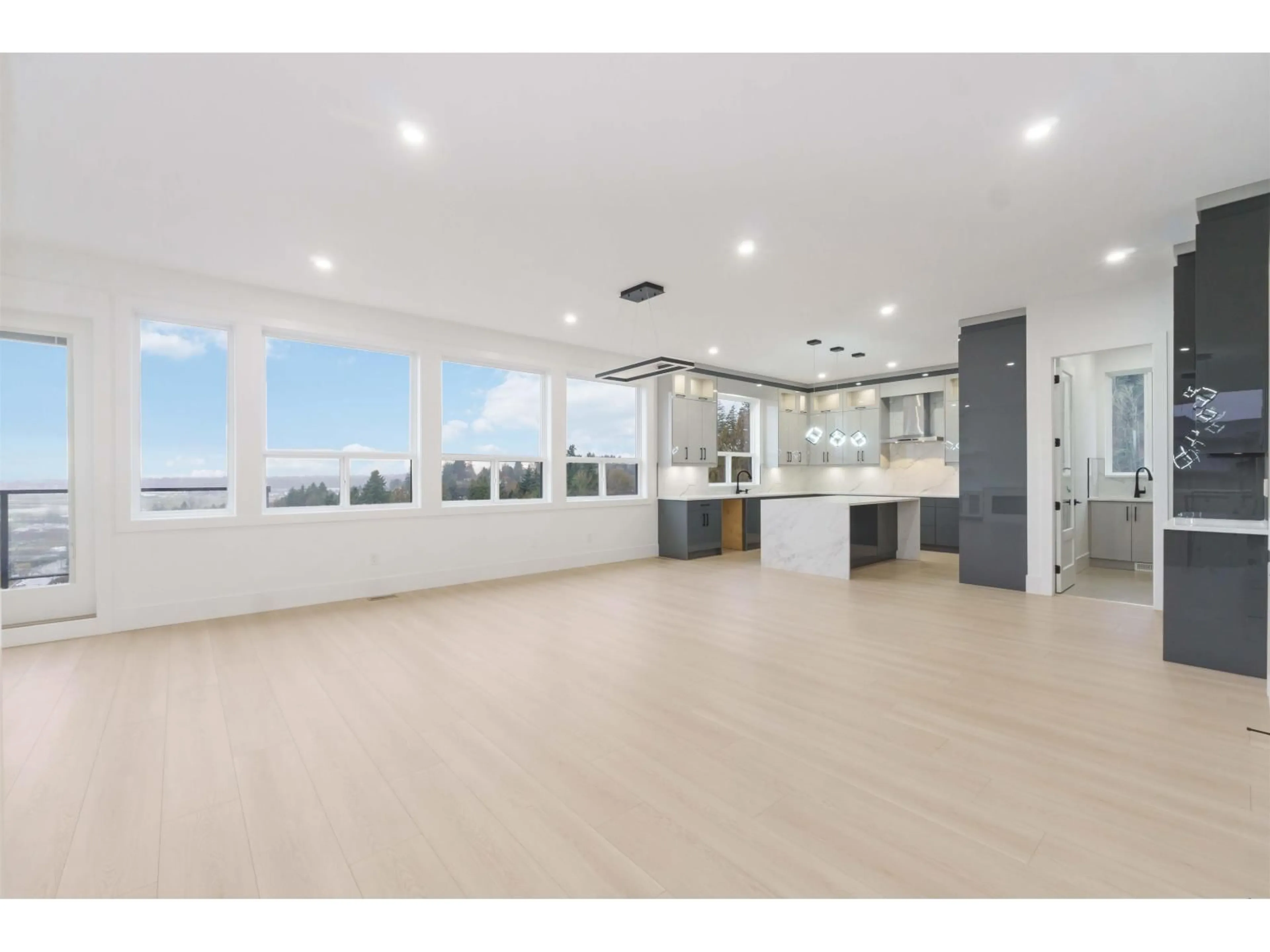 Open concept kitchen, unknown for 35656 CANTERBURY AVENUE, Abbotsford British Columbia V3G1G2