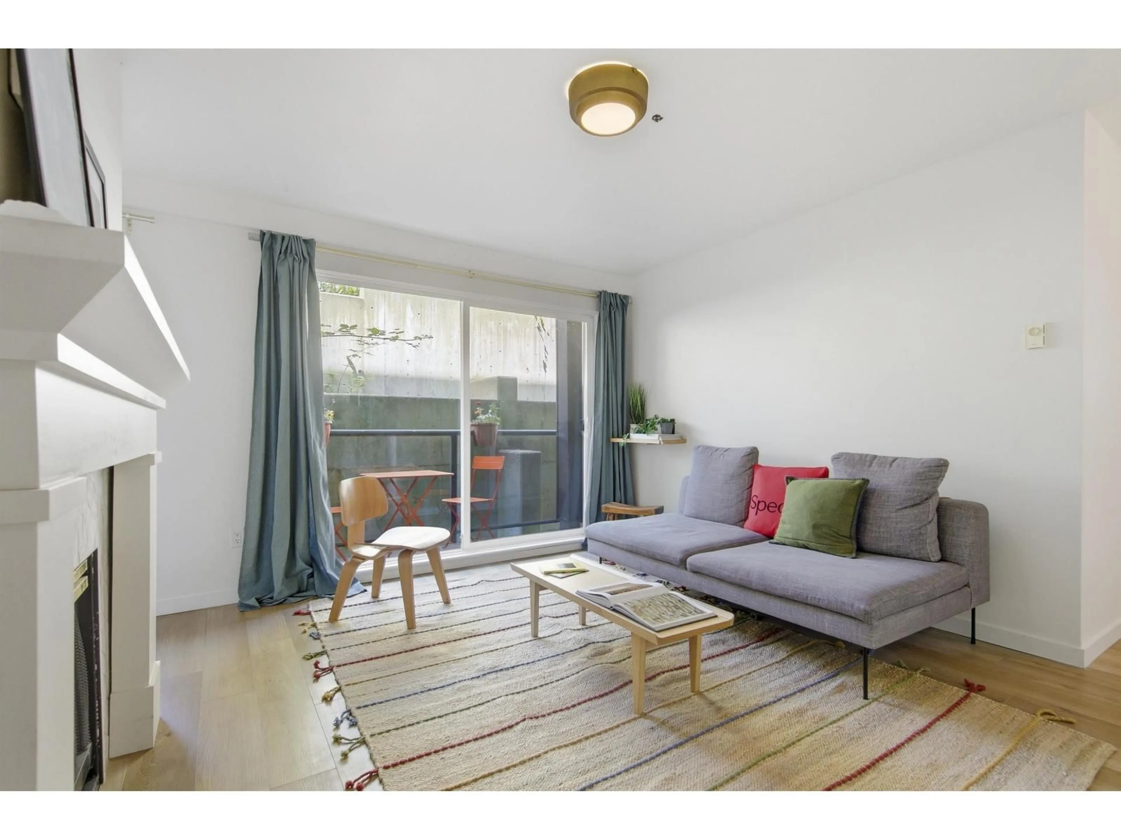 Living room with furniture, wood/laminate floor for 205 - 33165 2ND AVENUE, Mission British Columbia V2V6T8