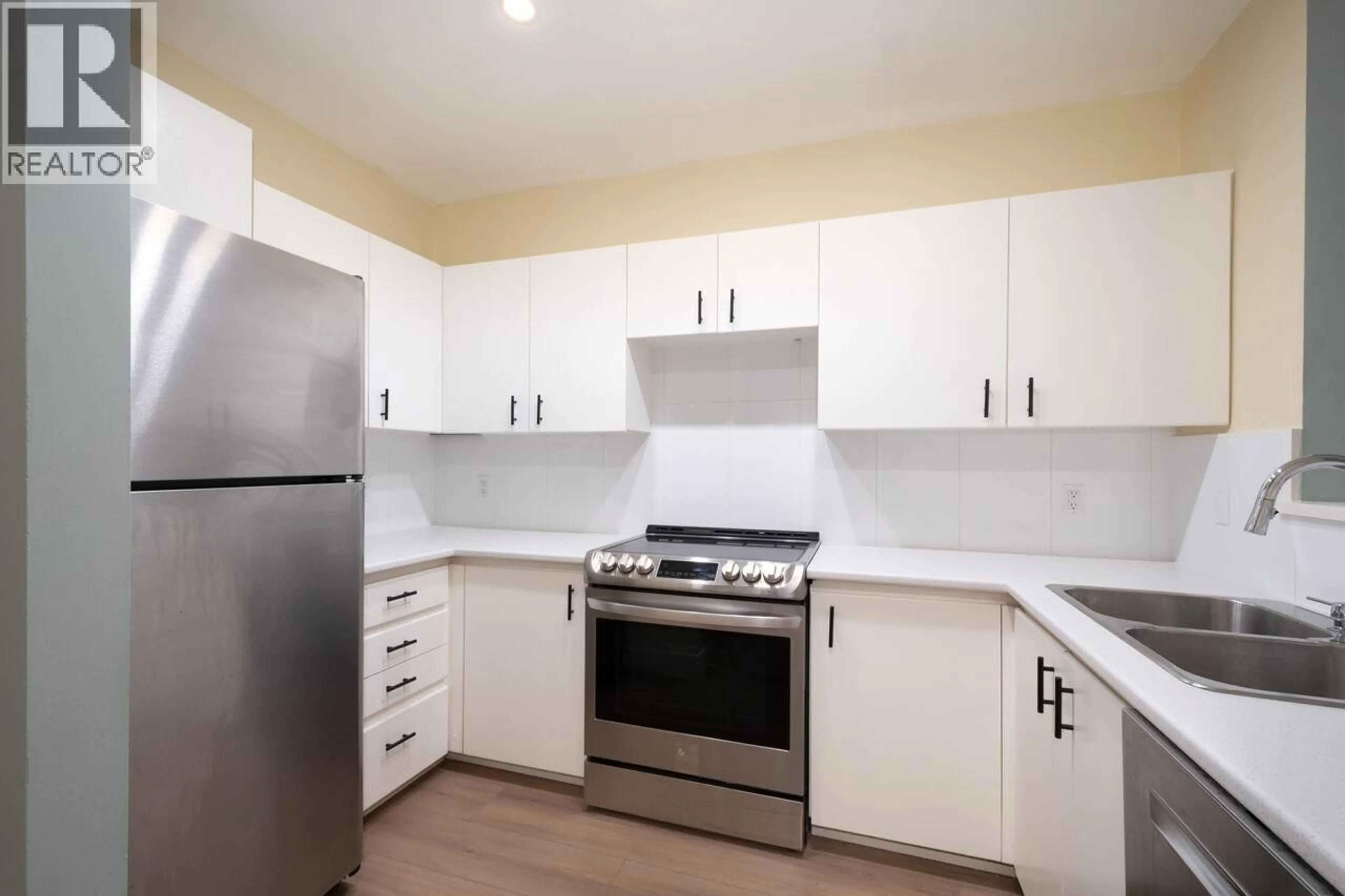 Standard kitchen, unknown for 310 - 1177 HORNBY STREET, Vancouver British Columbia V6Z2E9