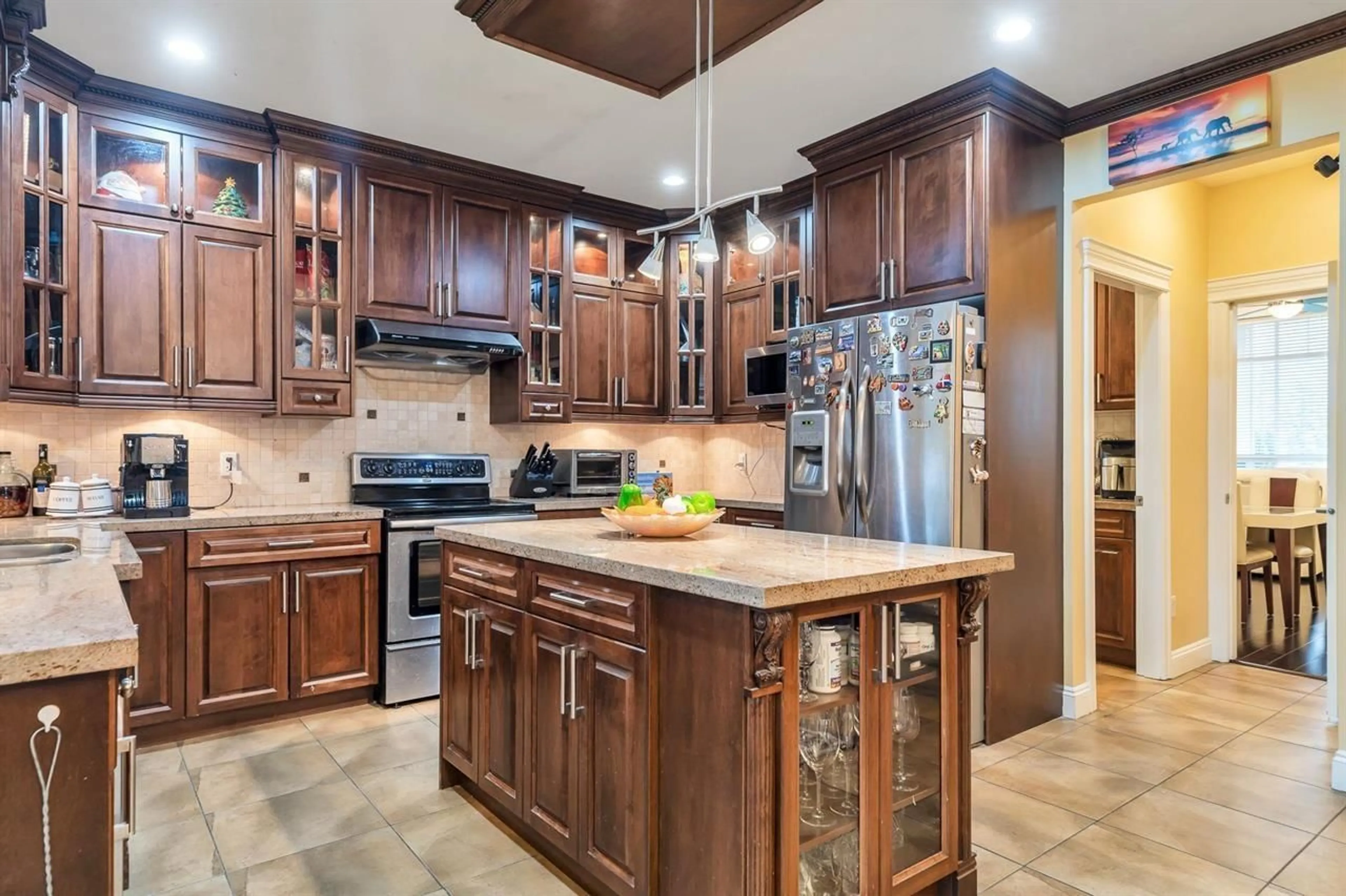 Open concept kitchen, ceramic/tile floor for 10163 177A STREET, Surrey British Columbia V4N5V9