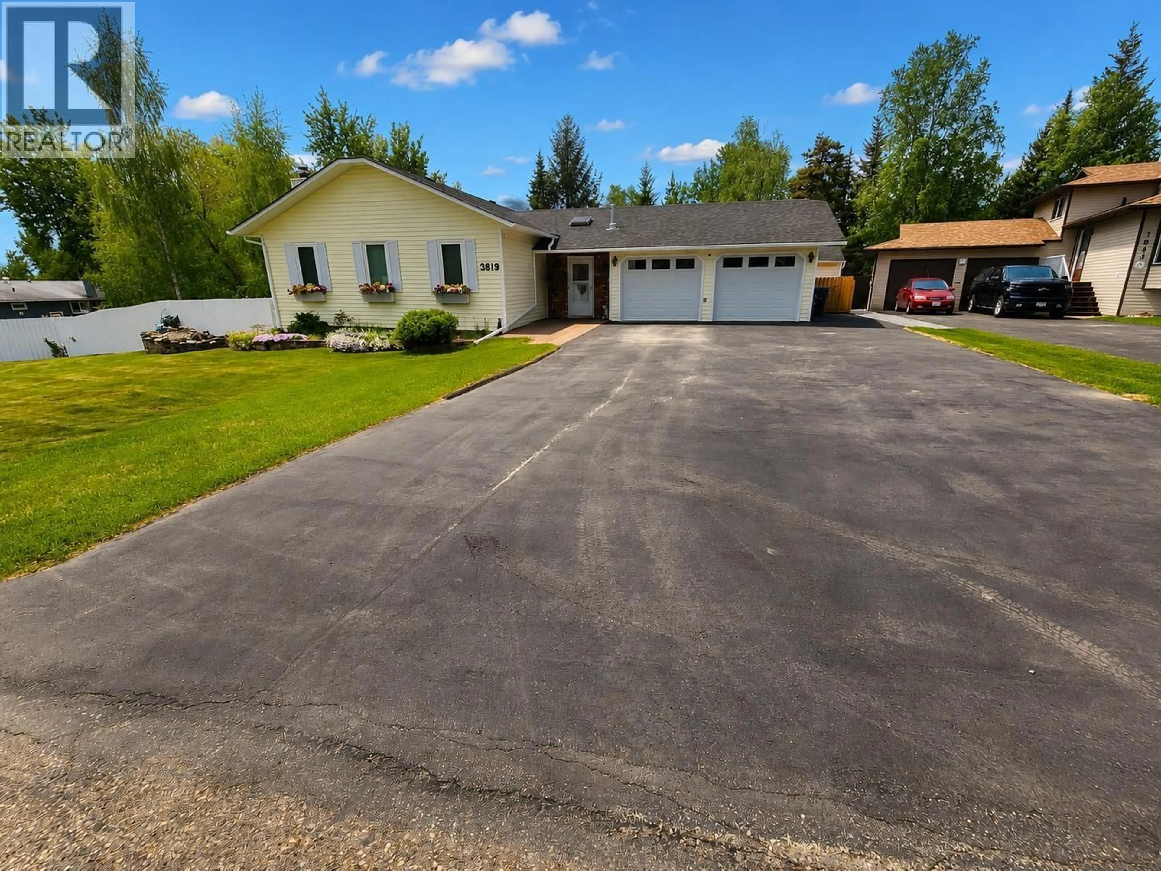 A pic from outside/outdoor area/front of a property/back of a property/a pic from drone, street for 3819 BRENTWOOD PLACE, Mount Alder British Columbia V2K3Y1