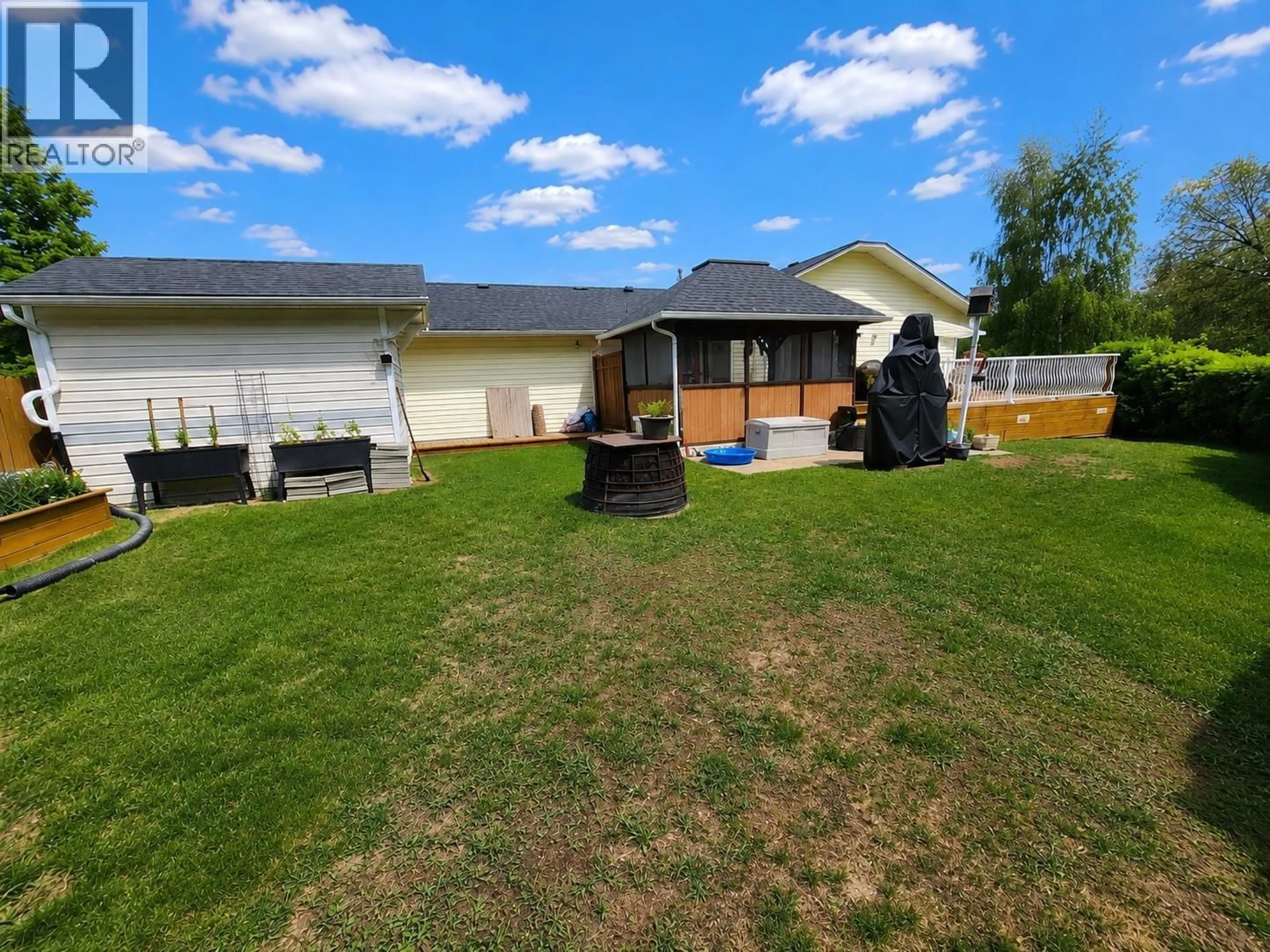A pic from outside/outdoor area/front of a property/back of a property/a pic from drone, unknown for 3819 BRENTWOOD PLACE, Mount Alder British Columbia V2K3Y1