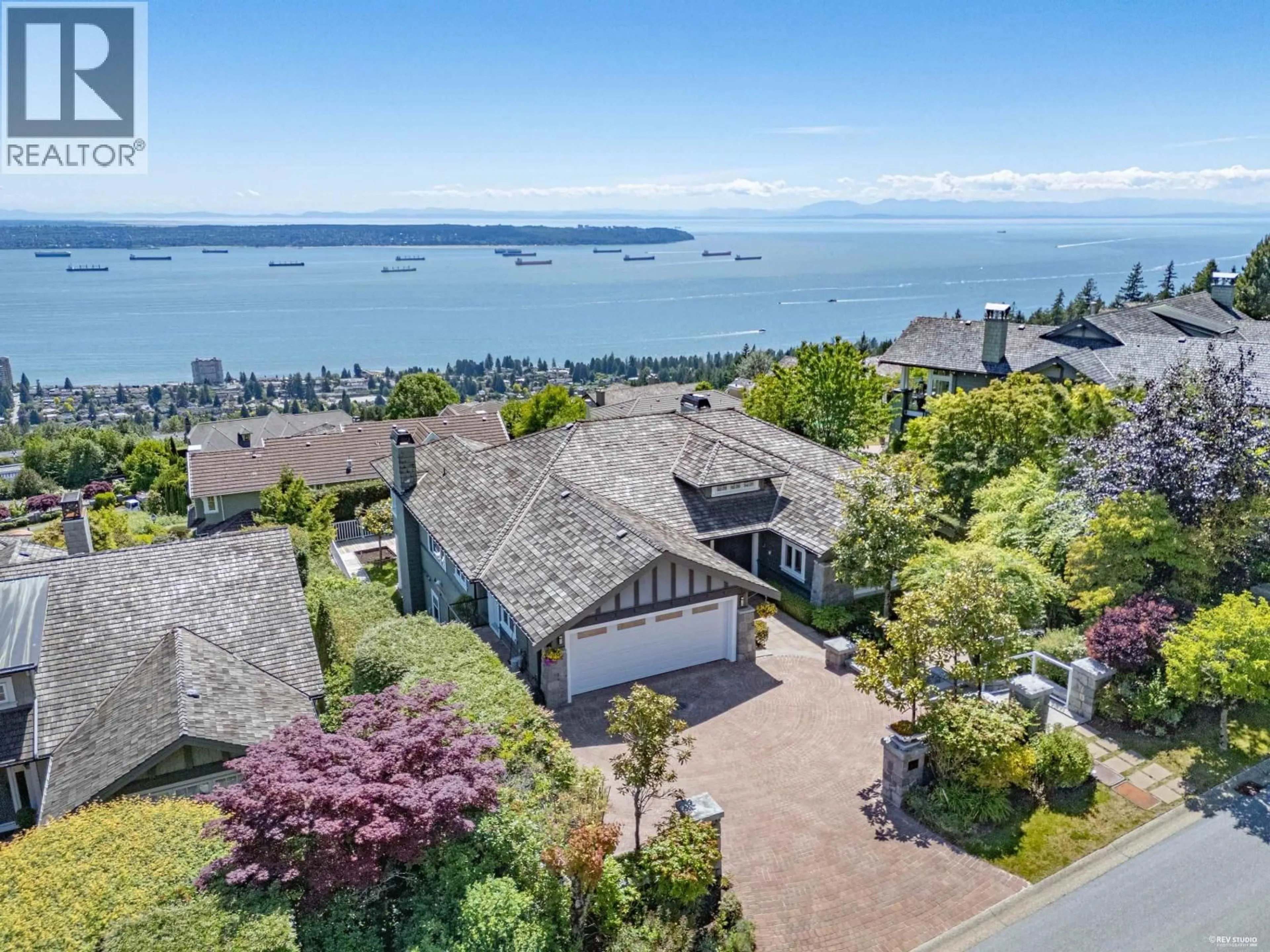 A pic from outside/outdoor area/front of a property/back of a property/a pic from drone, water/lake/river/ocean view for 2673 FOLKESTONE WAY, West Vancouver British Columbia V7S3H8