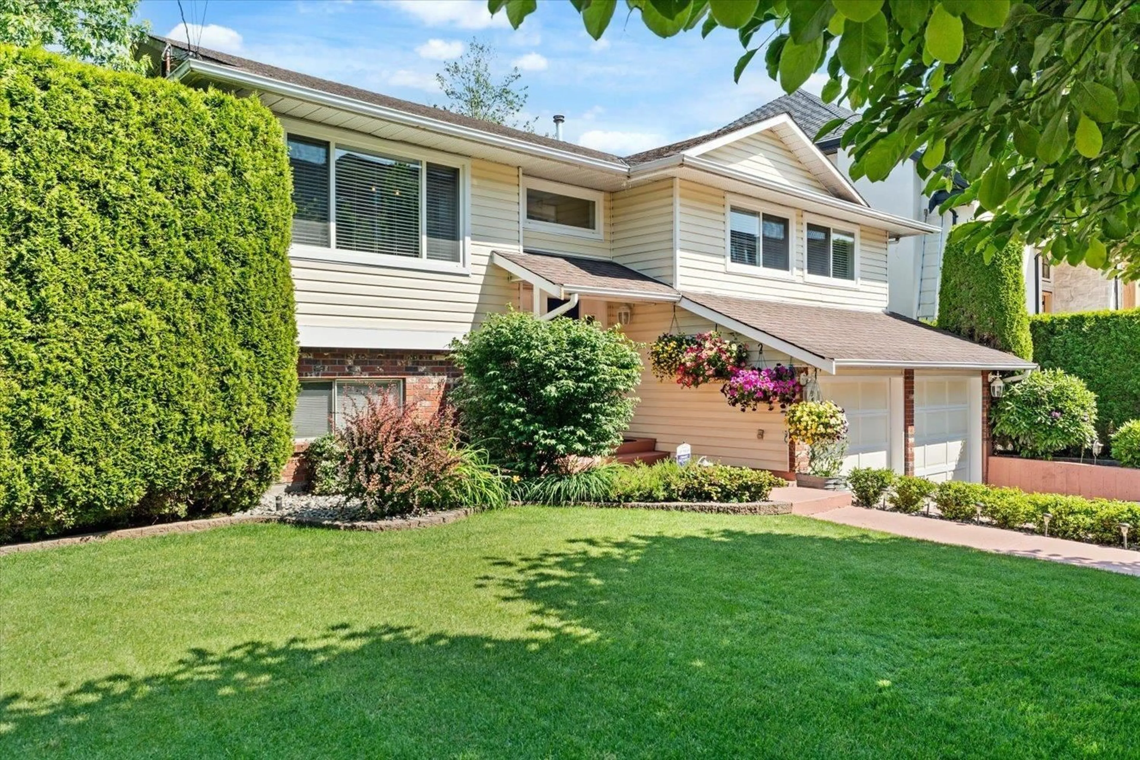 Unknown for 2052 PRIMROSE STREET, Abbotsford British Columbia V2S2Z1