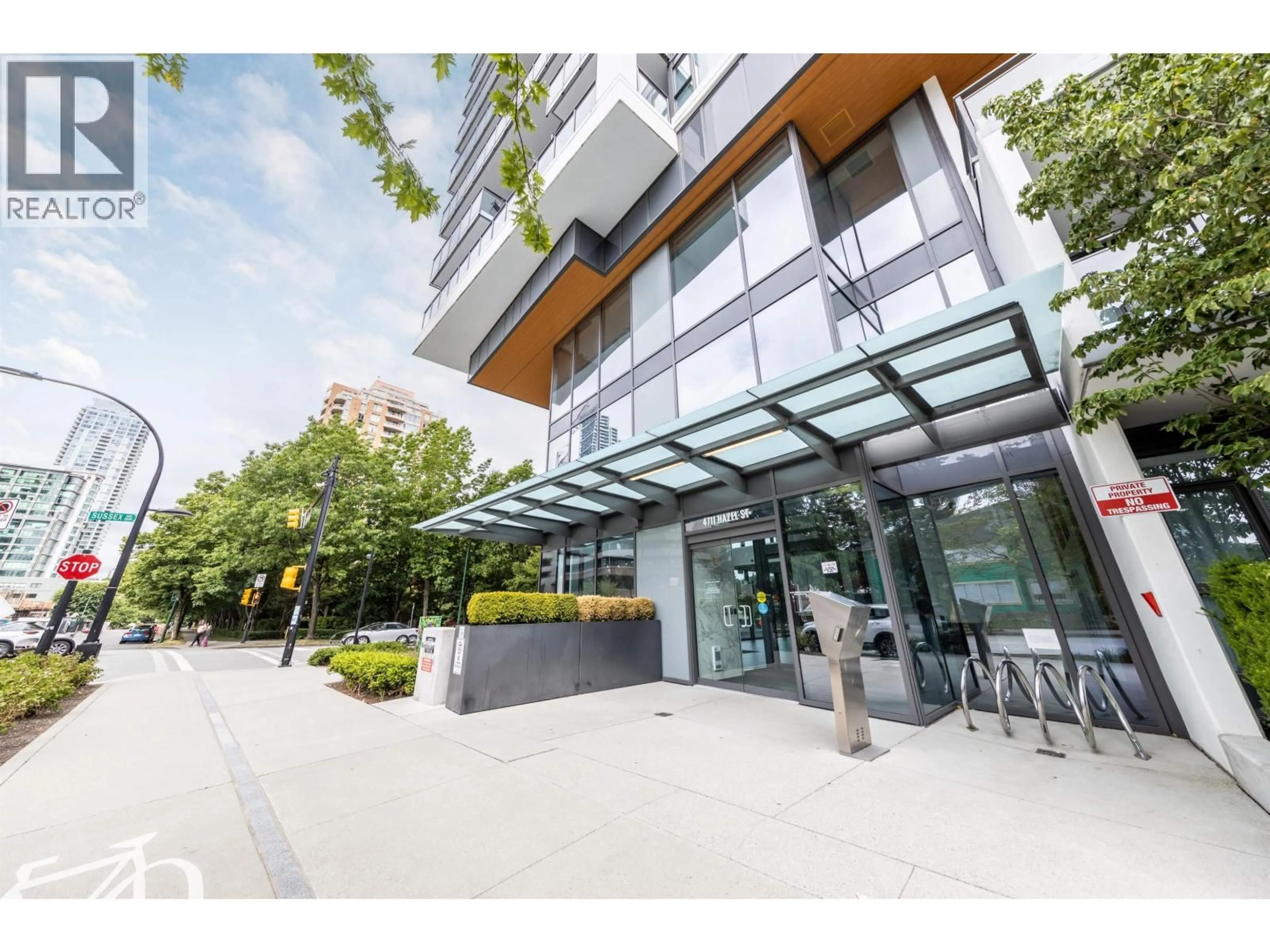Indoor foyer for 2602 - 4711 HAZEL STREET, Burnaby British Columbia V5H0J9