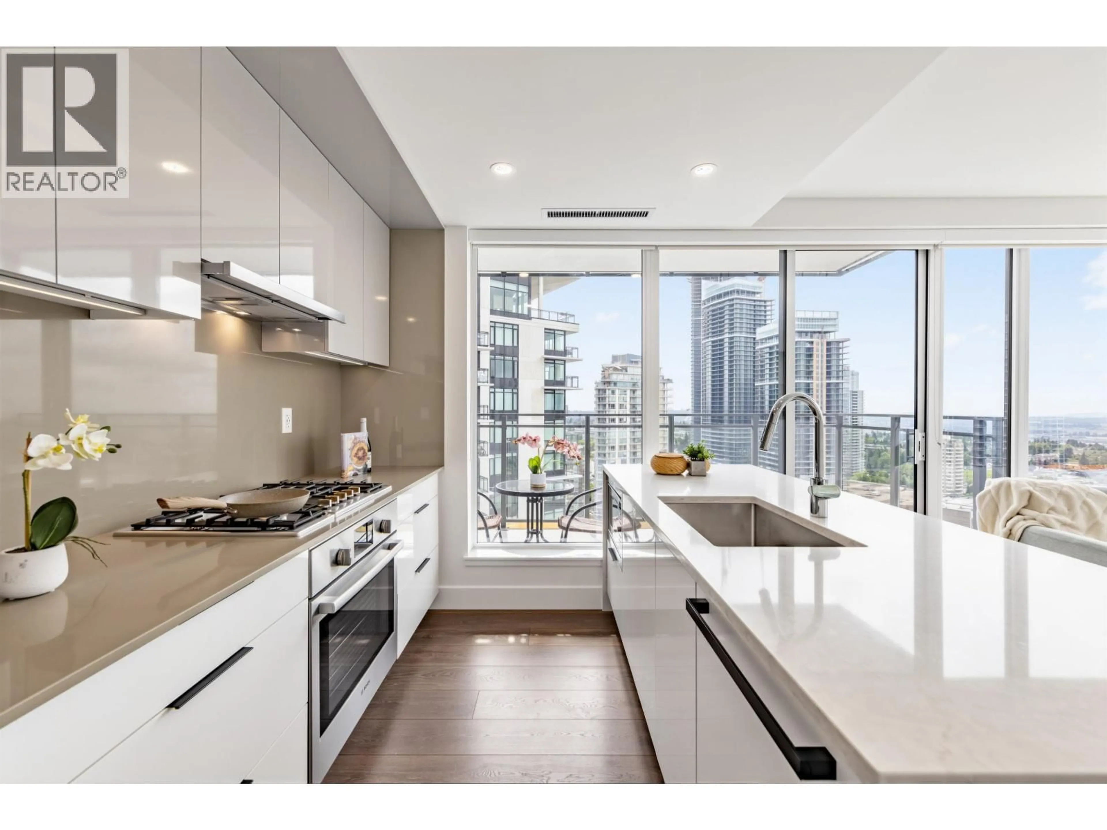 Contemporary kitchen, unknown for 2602 - 4711 HAZEL STREET, Burnaby British Columbia V5H0J9