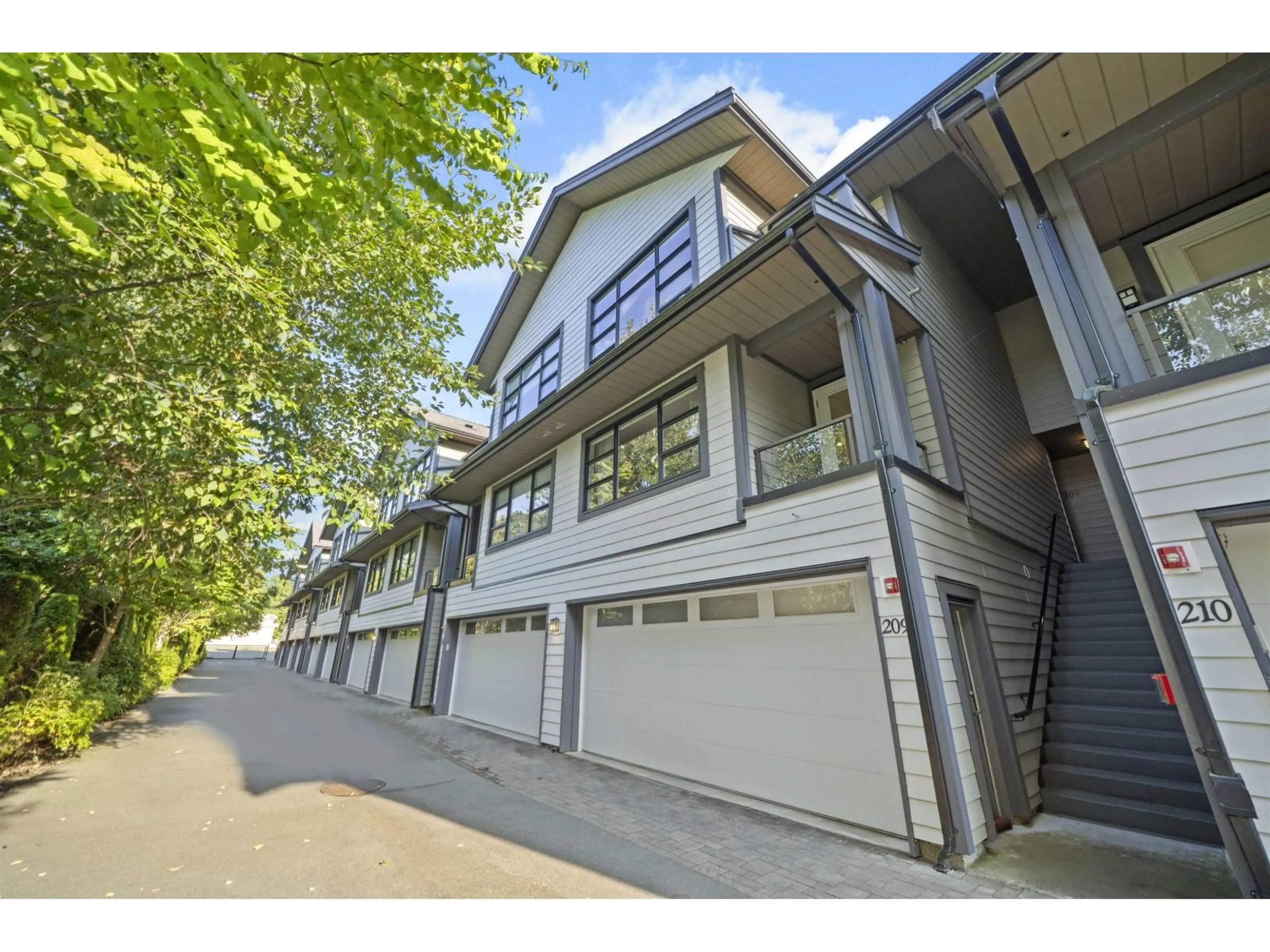 Unknown for 209 - 13585 16 AVENUE, Surrey British Columbia V4A1P6