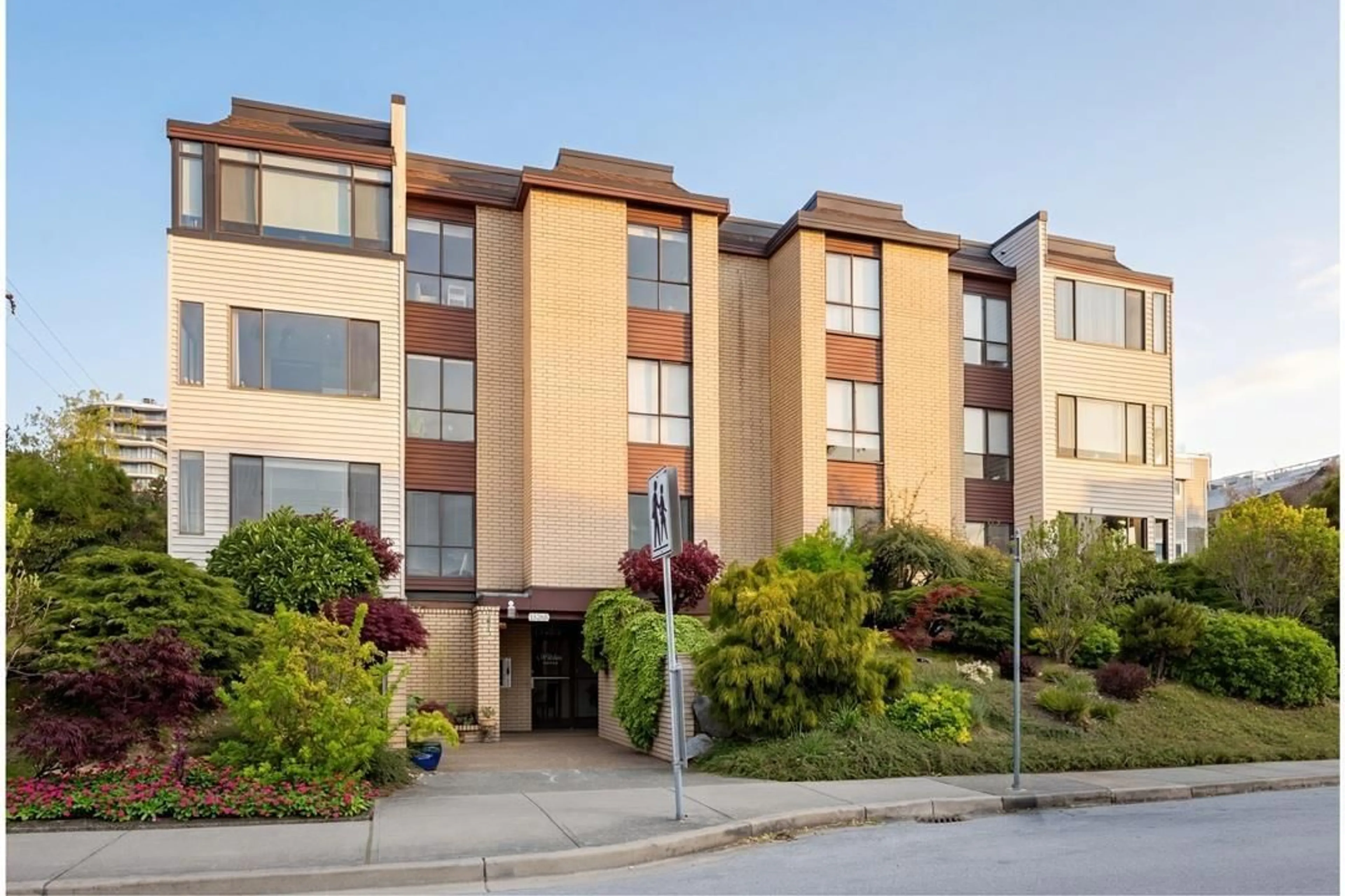 Unknown for 105 - 15265 ROPER AVENUE, White Rock British Columbia V4B2E9