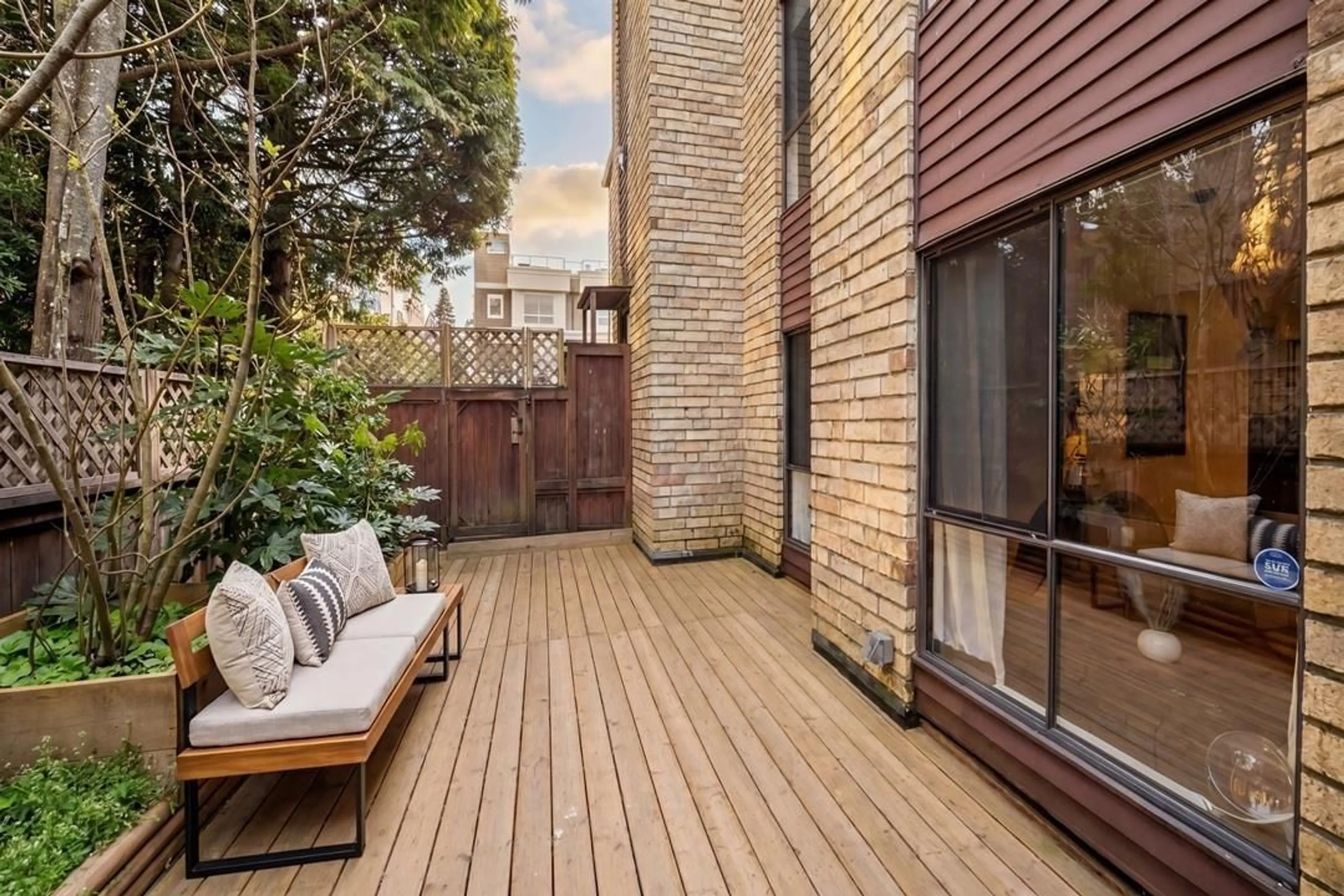 Patio, street for 105 - 15265 ROPER AVENUE, White Rock British Columbia V4B2E9