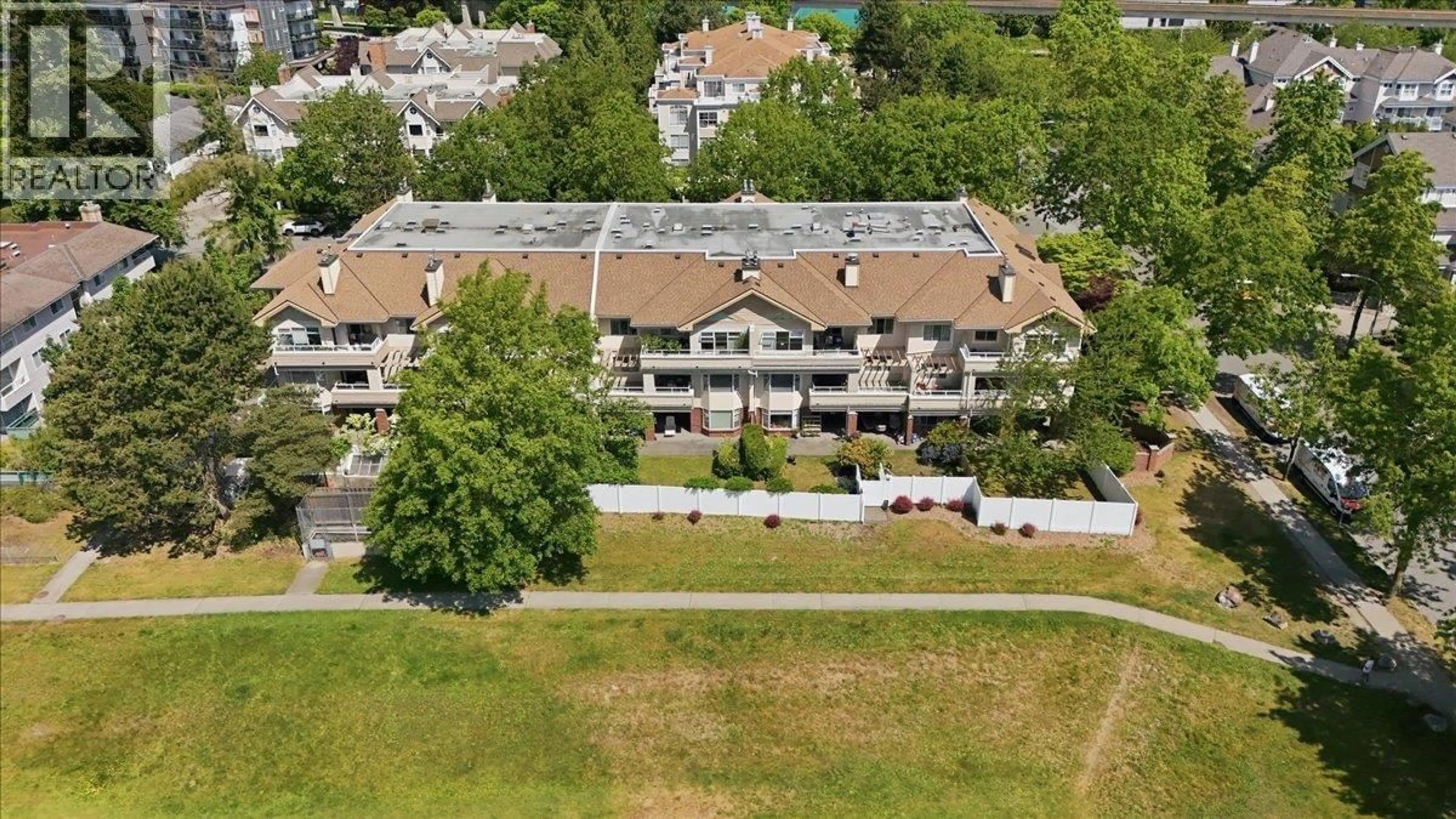 A pic from outside/outdoor area/front of a property/back of a property/a pic from drone, unknown for 105 - 7231 ANTRIM AVENUE, Burnaby British Columbia V5J5H5