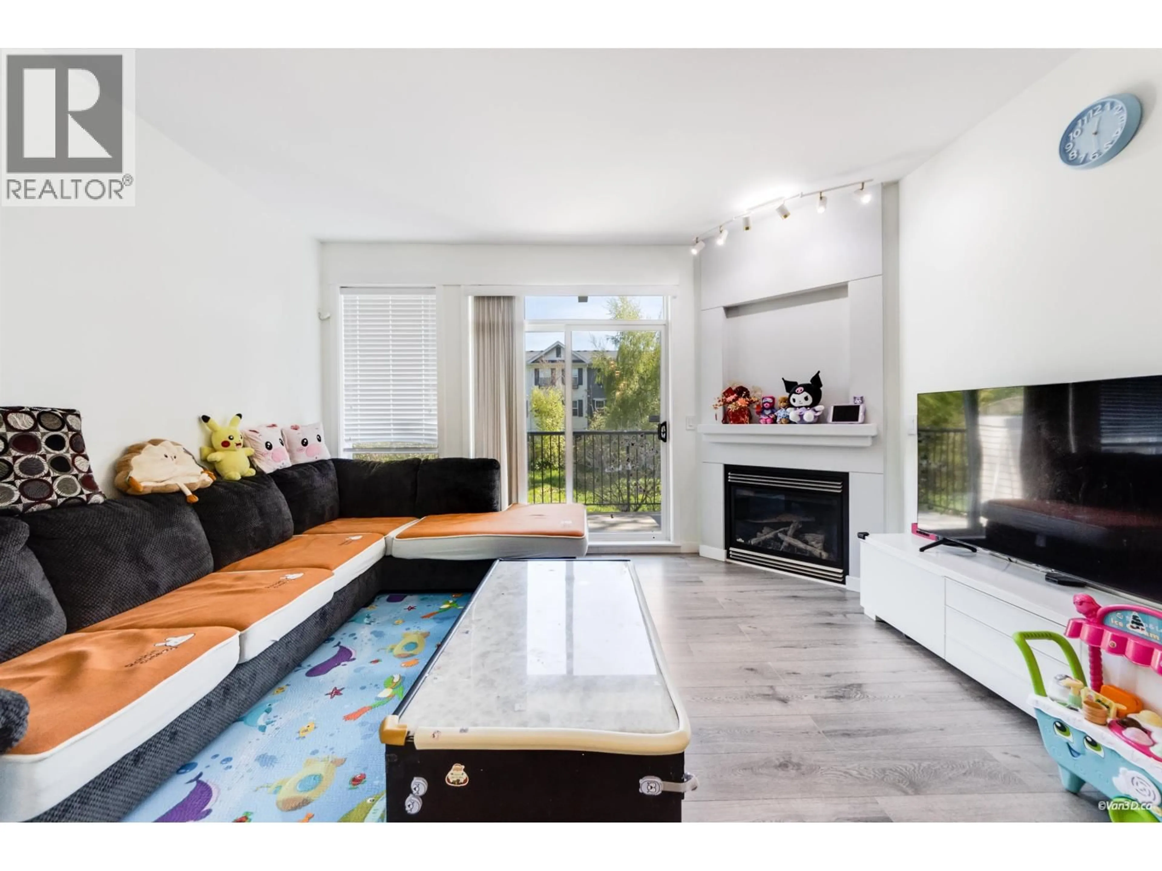 Living room with furniture, unknown for 27 - 6300 ALDER STREET, Richmond British Columbia V6Y4G5