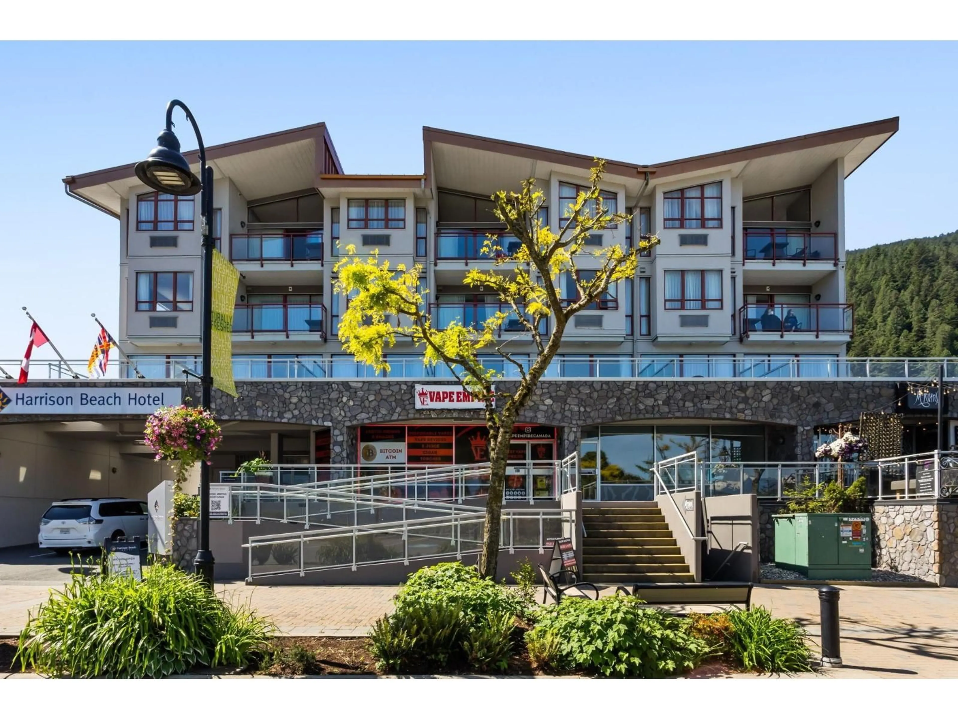 A pic from outside/outdoor area/front of a property/back of a property/a pic from drone, building for 212C - 160 ESPLANADE AVENUE, Harrison Hot Springs British Columbia V0M1K0