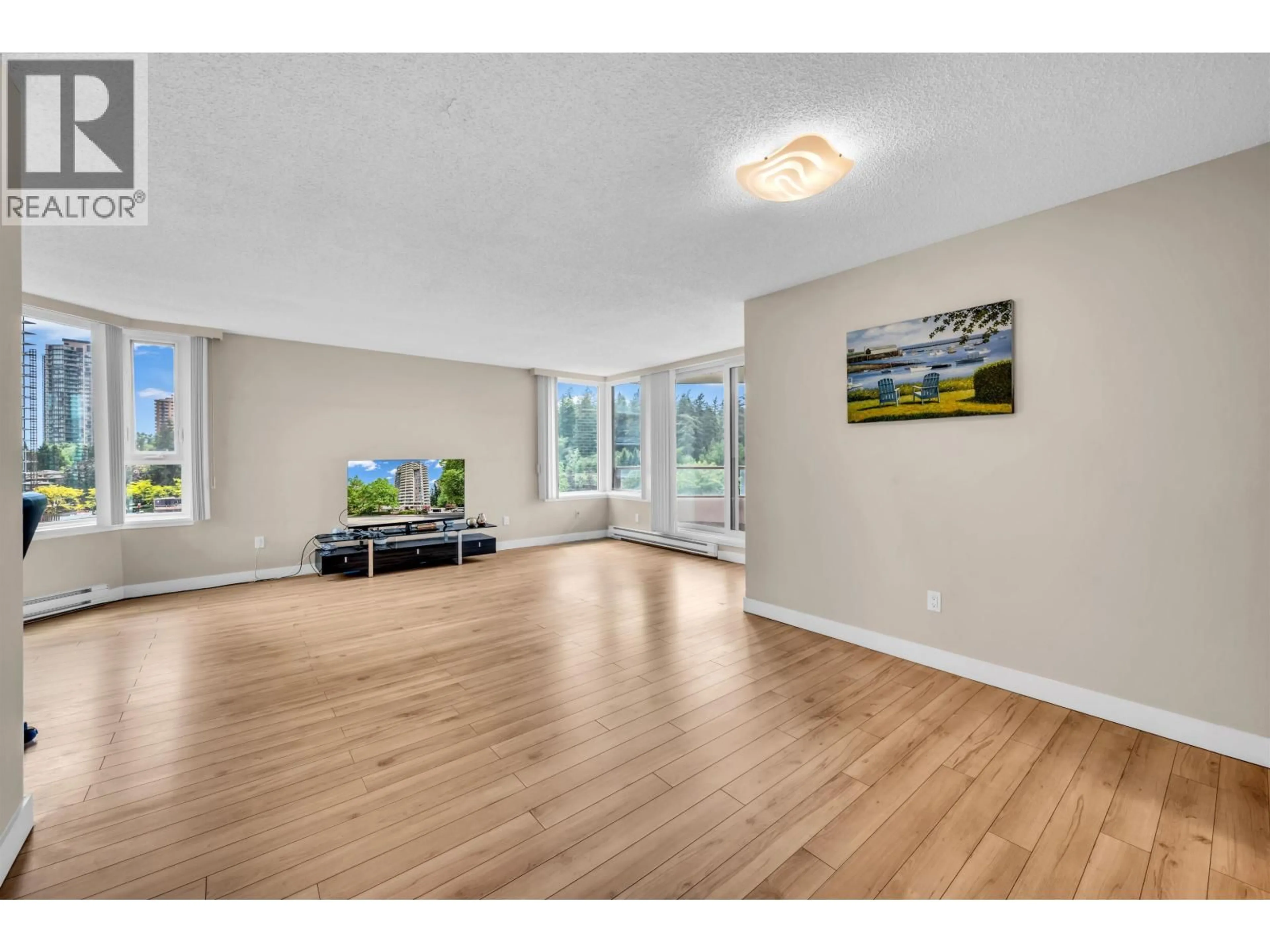 A pic of a room for 802 - 5790 PATTERSON AVENUE, Burnaby British Columbia V5H4H6