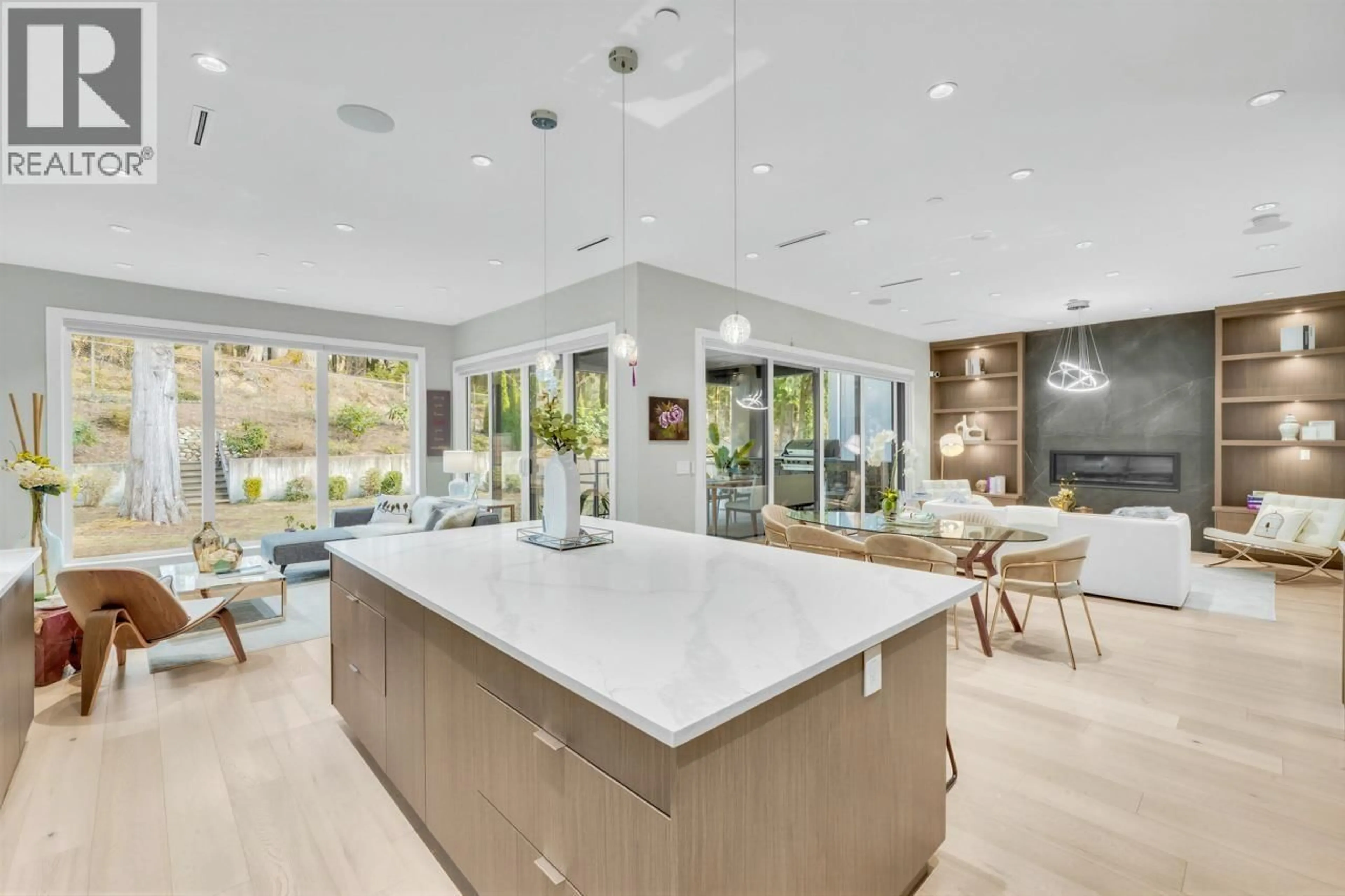 Open concept kitchen, ceramic/tile floor for 31 GLENMORE DRIVE, West Vancouver British Columbia V7S1A5