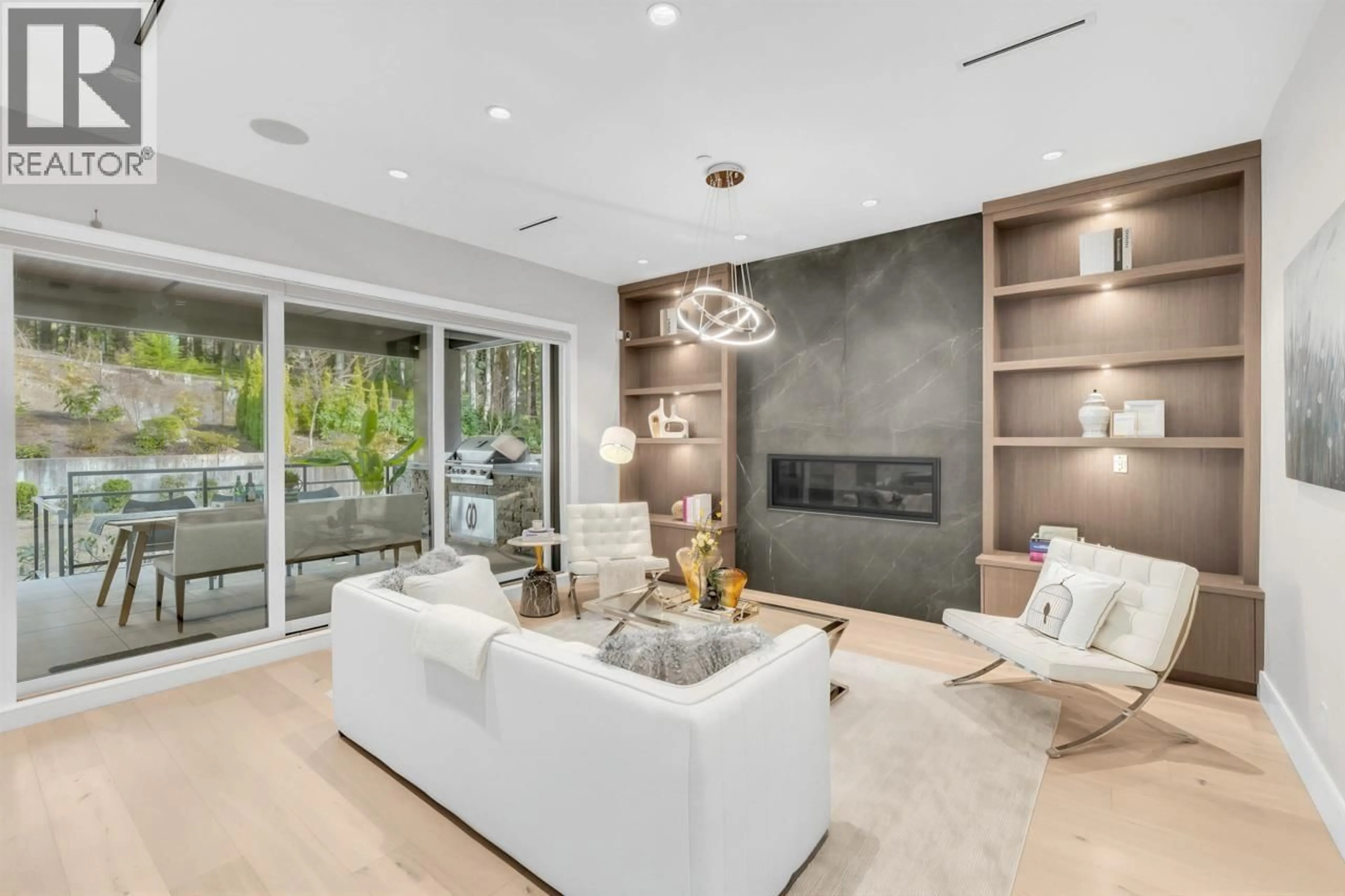 Living room with furniture, unknown for 31 GLENMORE DRIVE, West Vancouver British Columbia V7S1A5