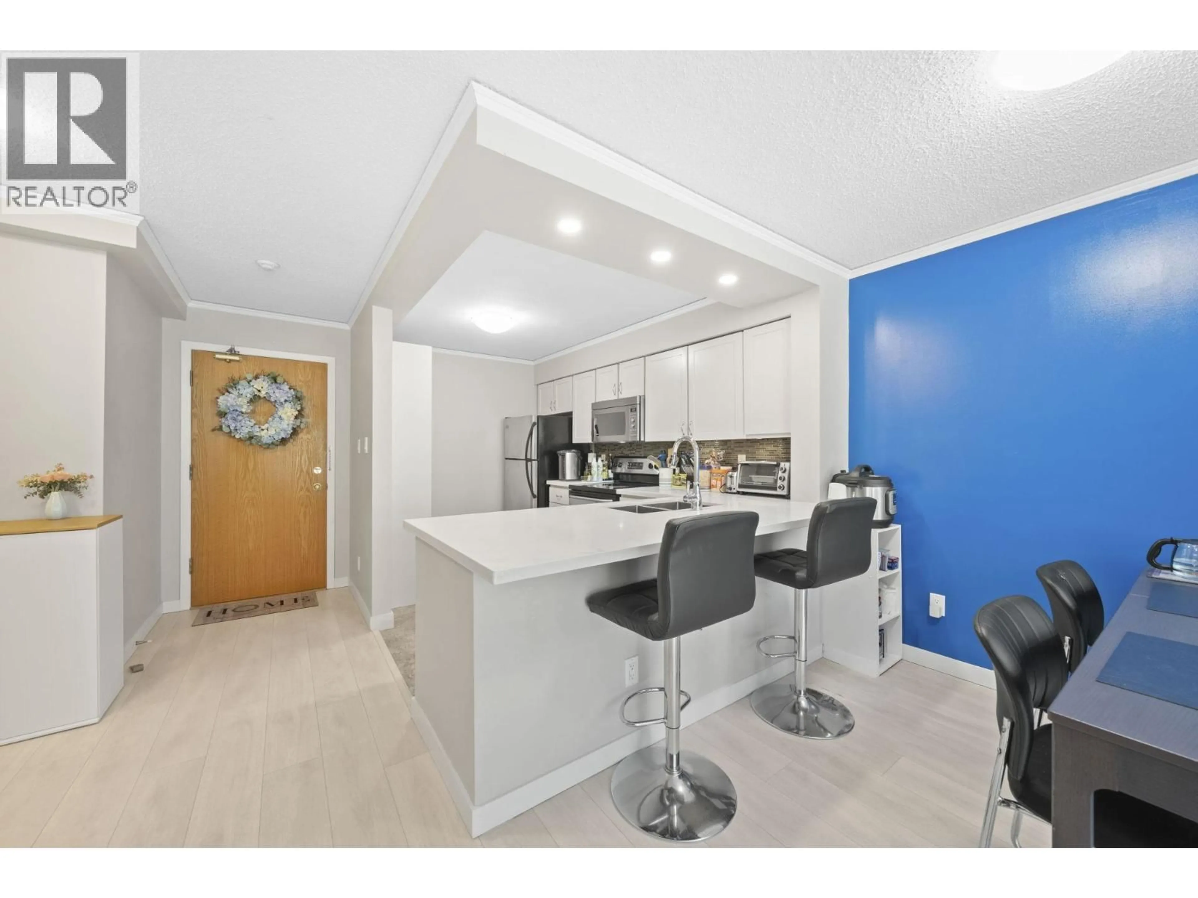Standard kitchen, unknown for 403 - 6070 MCMURRAY AVENUE, Burnaby British Columbia V5H4J3