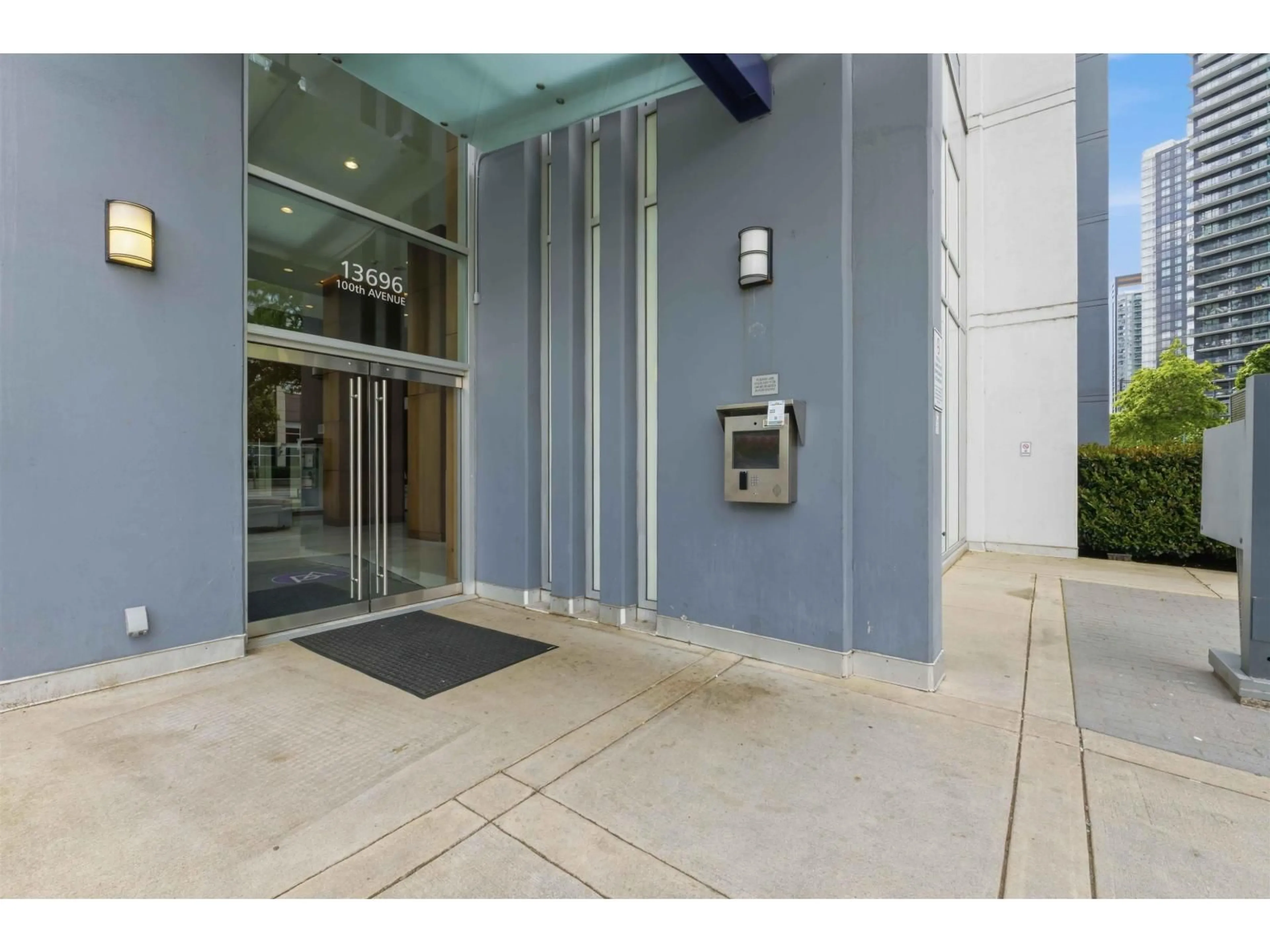 Indoor foyer for 2606 - 13696 100 AVENUE, Surrey British Columbia V3T0L5