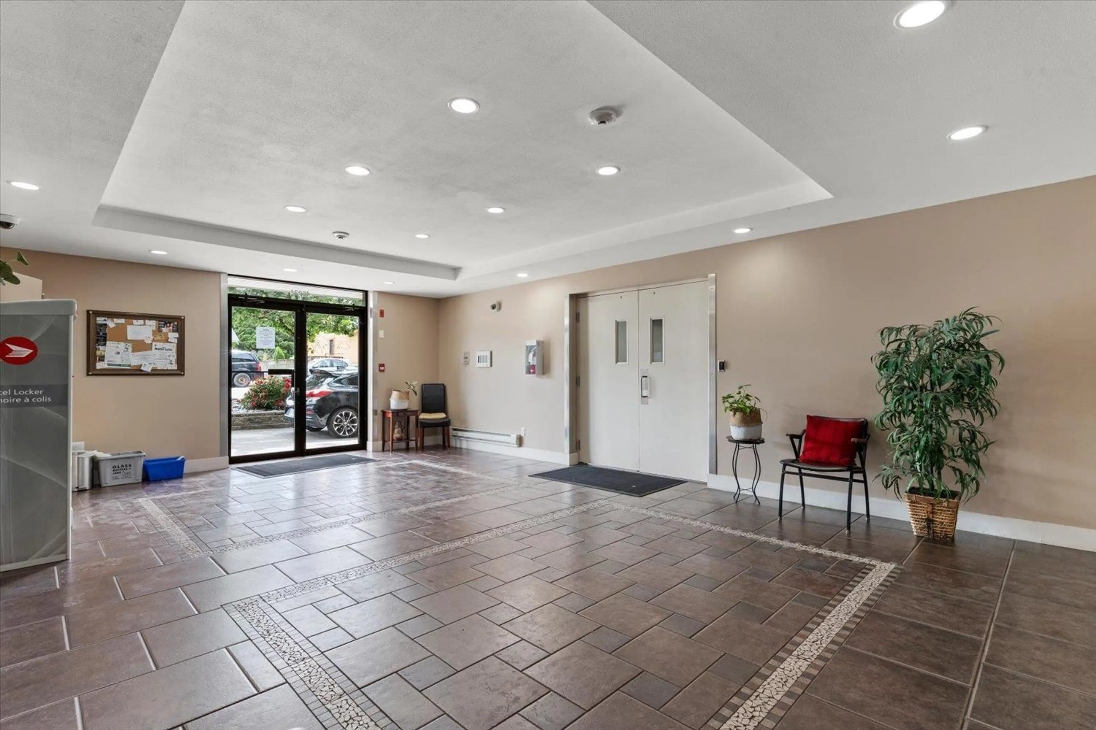 Lobby for 410 - 46021 SECOND AVENUE, Chilliwack British Columbia V2P1S6