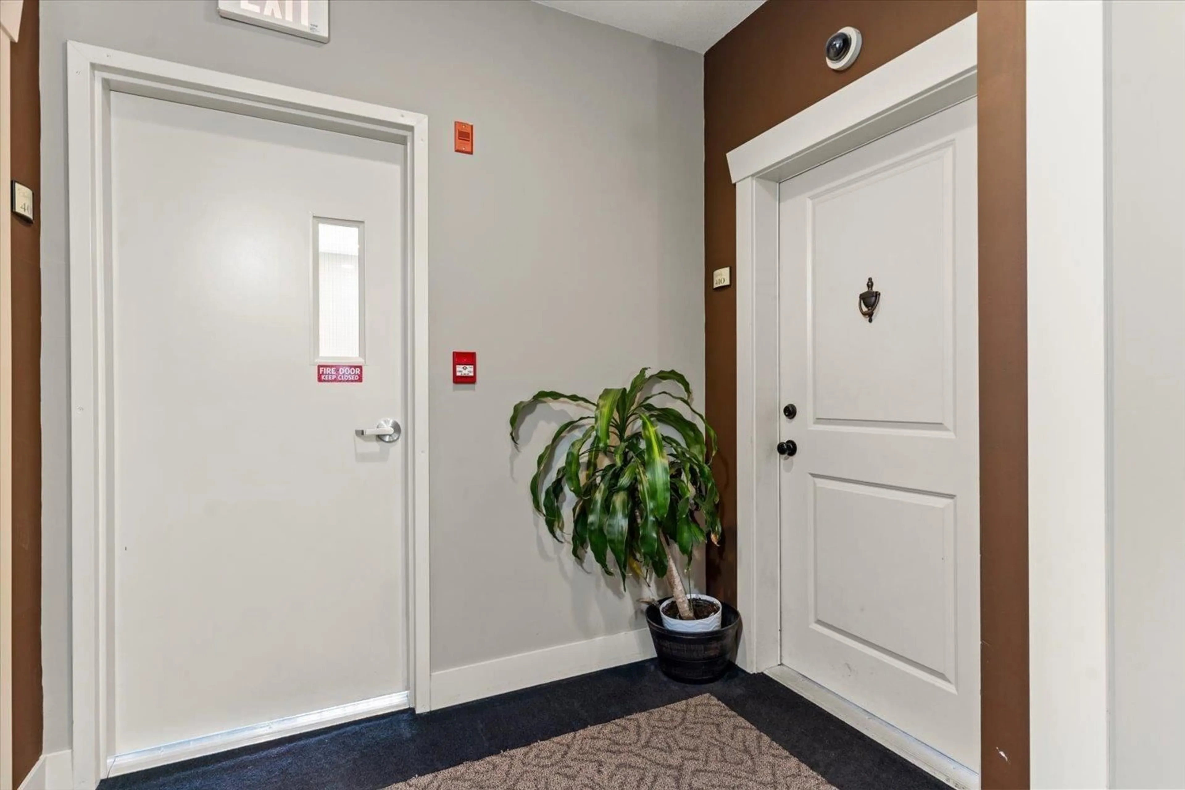 Indoor foyer for 410 - 46021 SECOND AVENUE, Chilliwack British Columbia V2P1S6