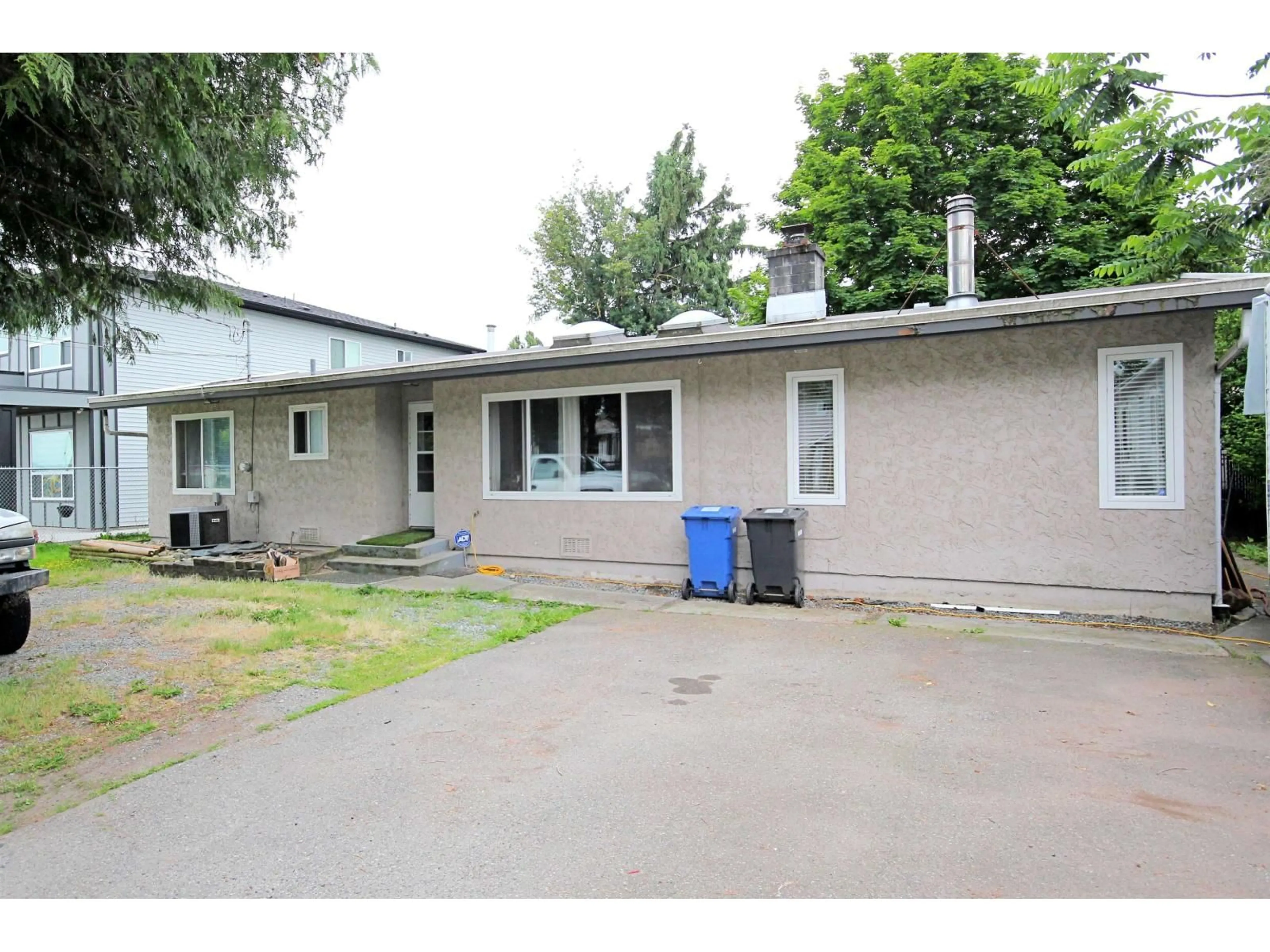 Patio, street for 34740 3RD AVENUE, Abbotsford British Columbia V2S8B9
