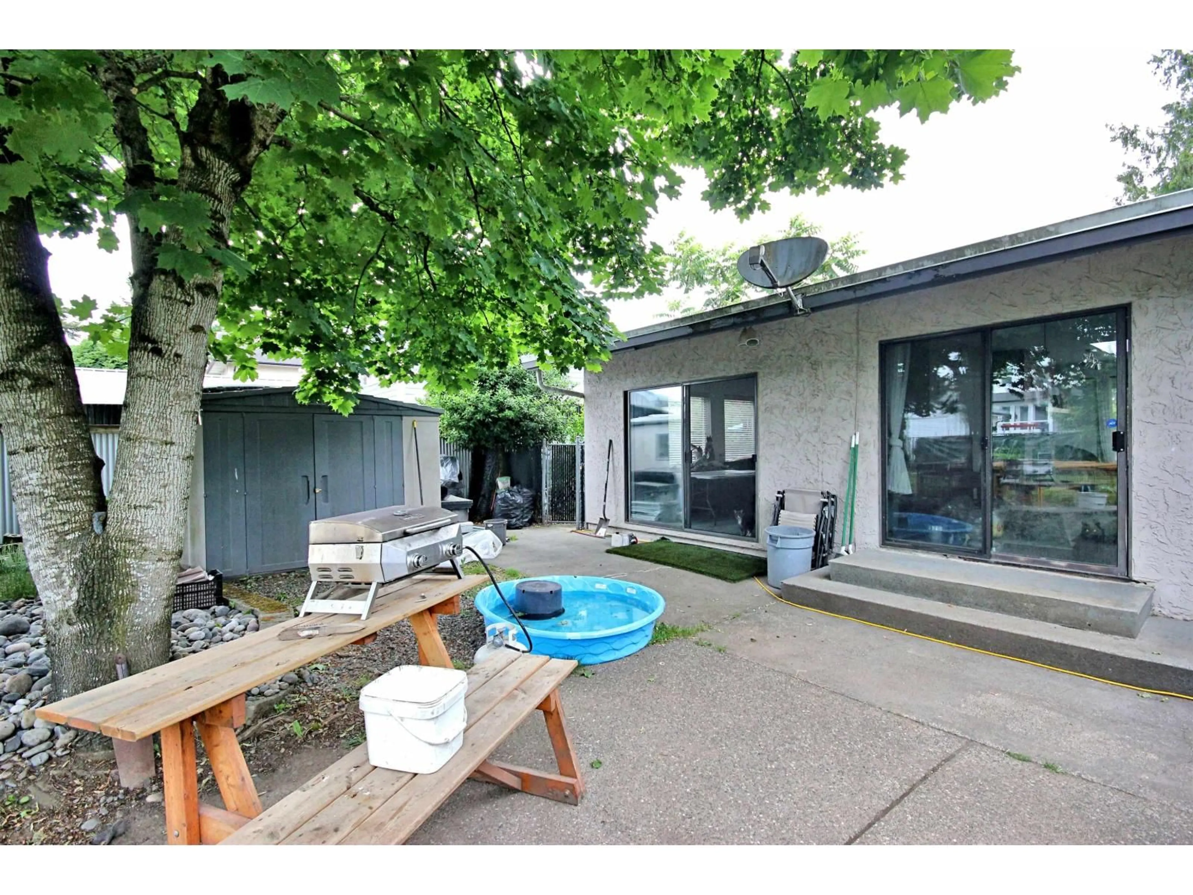 Patio, street for 34740 3 AVENUE, Abbotsford British Columbia V2S8B9