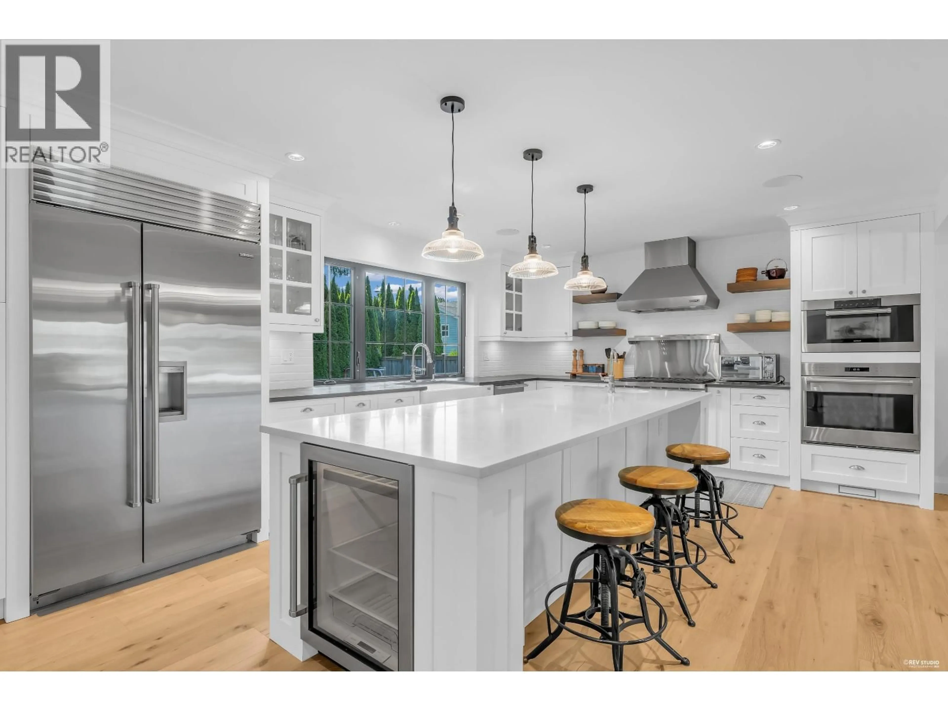 Open concept kitchen, unknown for 2270 ENNERDALE ROAD, North Vancouver British Columbia V7J3N4
