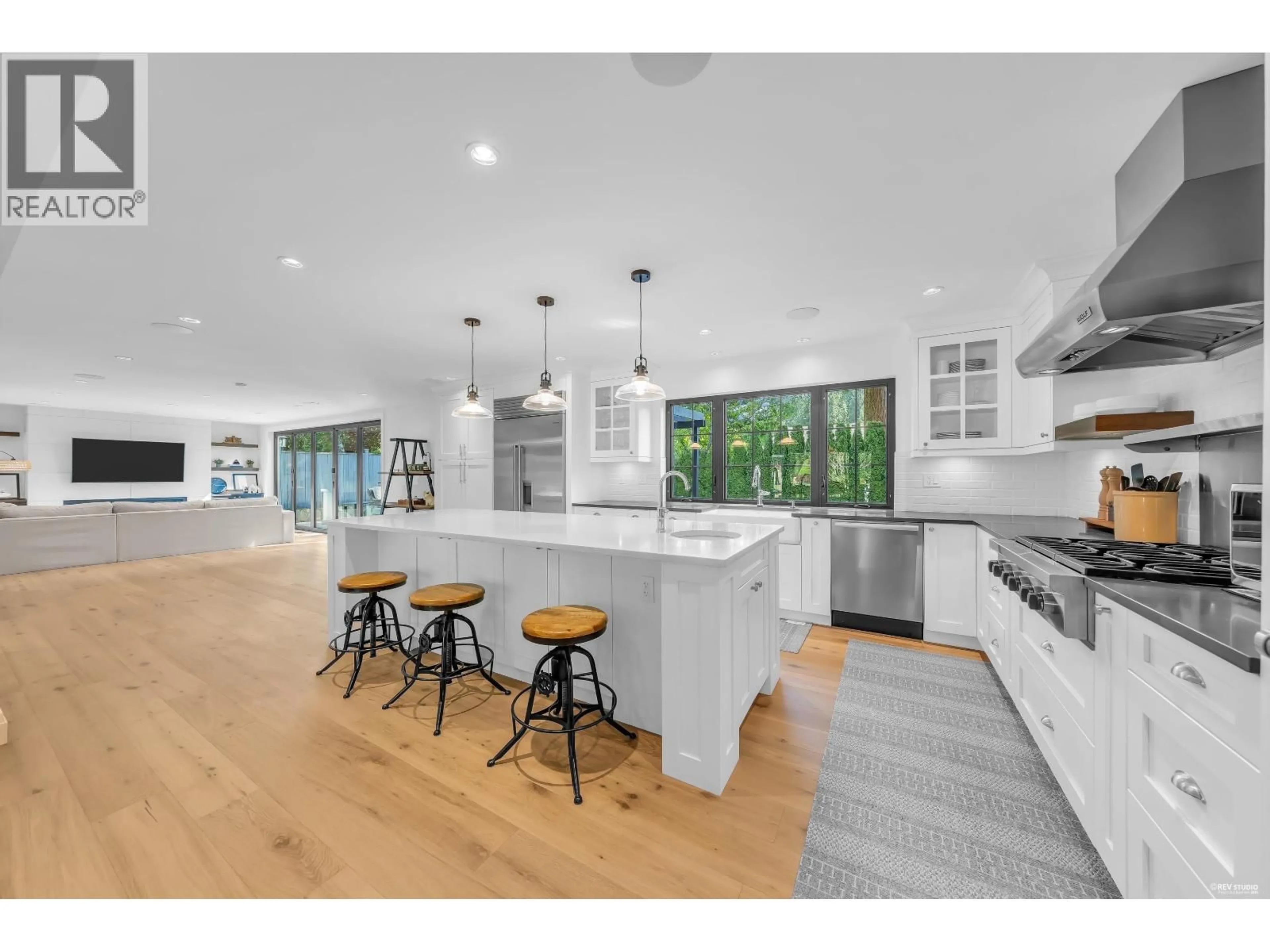 Open concept kitchen, unknown for 2270 ENNERDALE ROAD, North Vancouver British Columbia V7J3N4