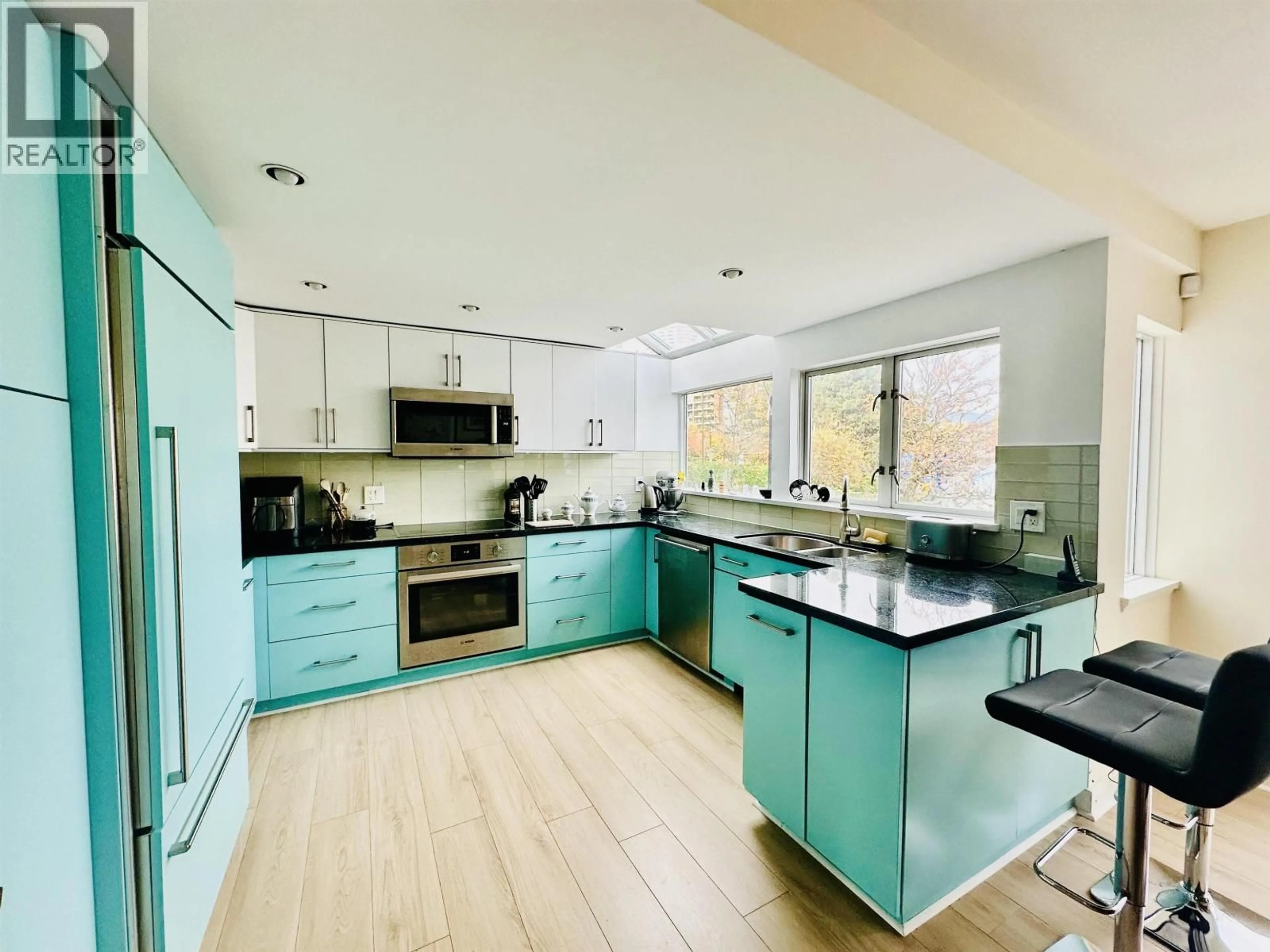 Contemporary kitchen, unknown for 1596 ISLAND PARK WALK, Vancouver British Columbia V6J0G9