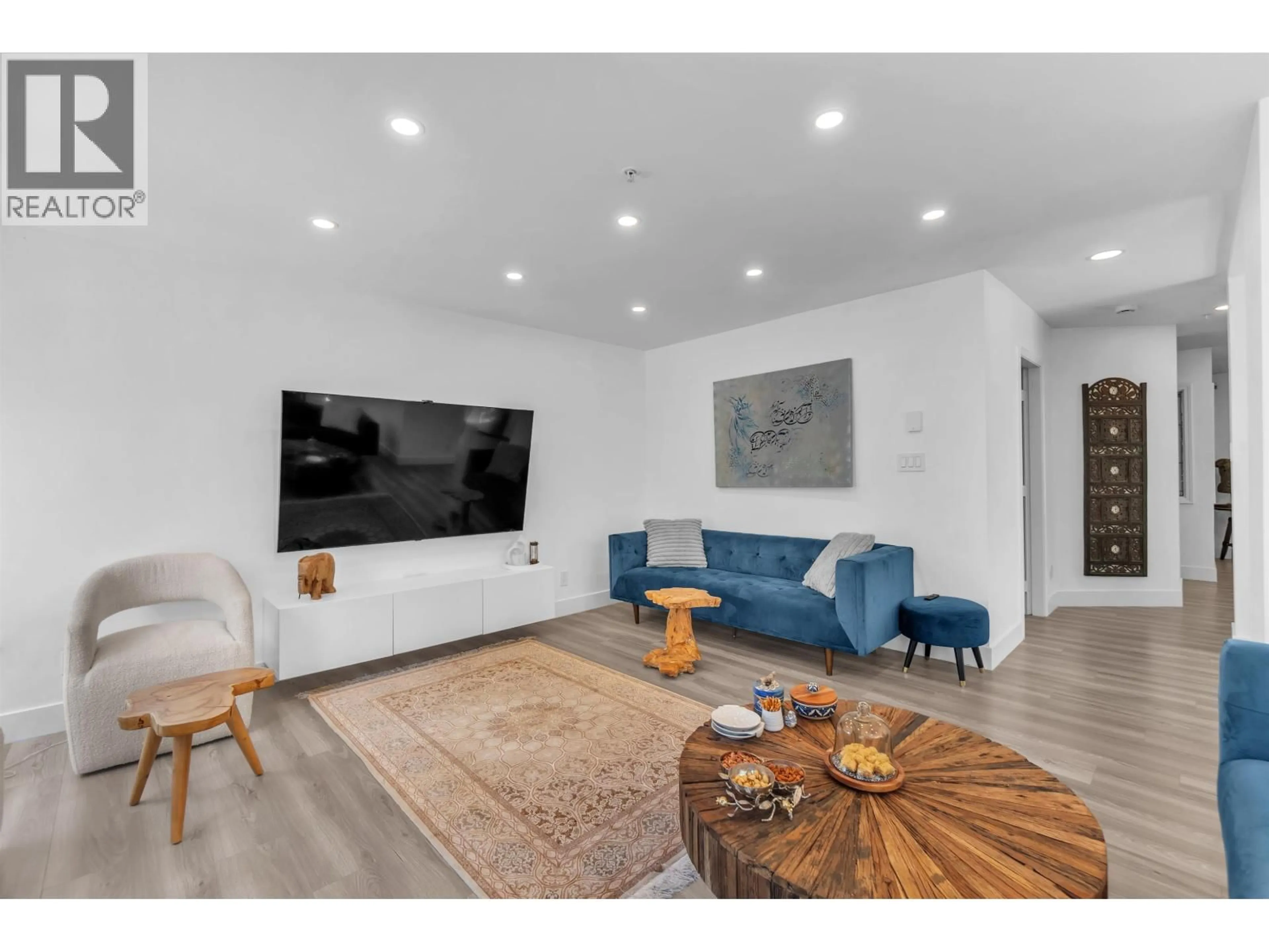 Home theater for 8 - 2425 EDGEMONT BOULEVARD, North Vancouver British Columbia V7P2L2