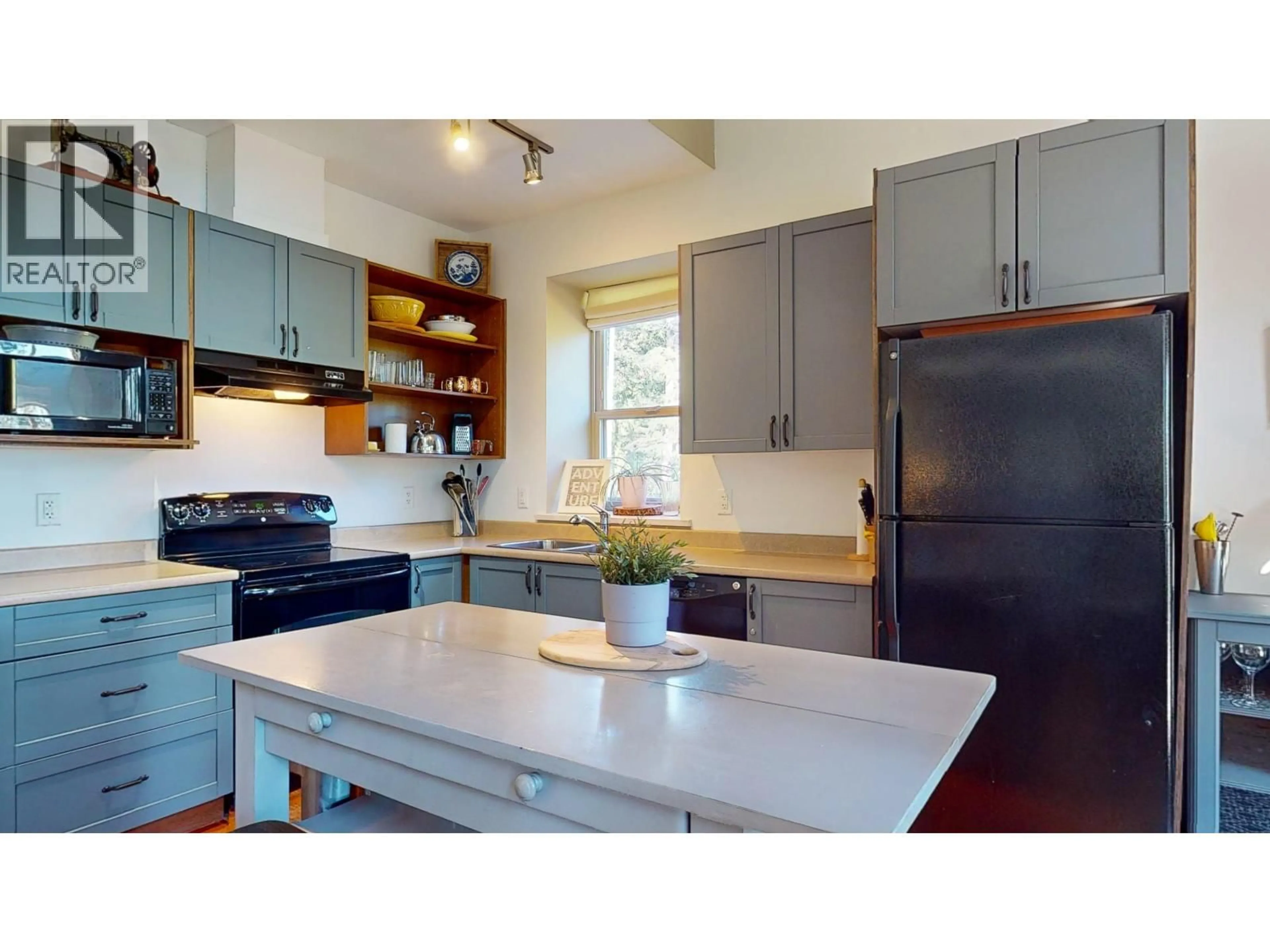 Open concept kitchen, unknown for 13555 LEE ROAD, Garden Bay British Columbia V0N1S1