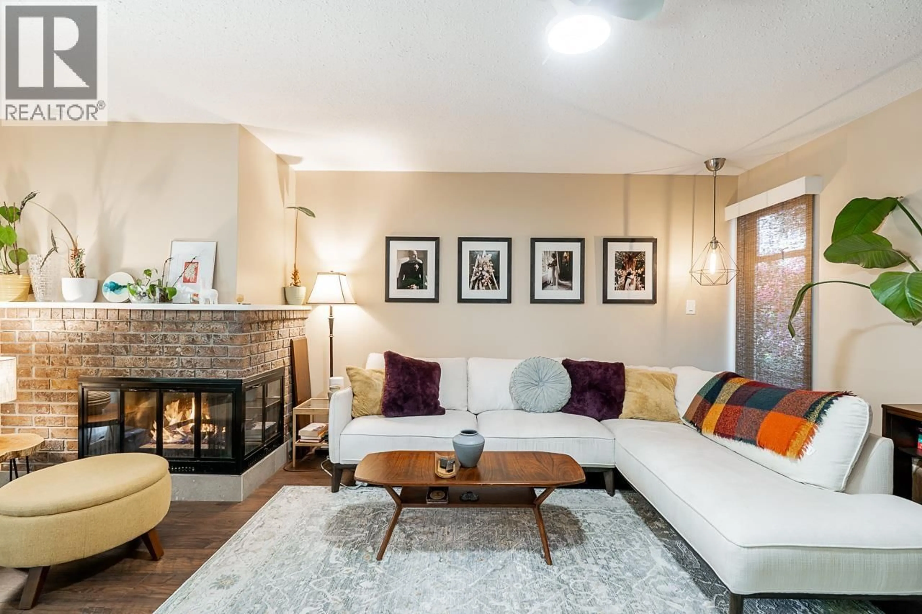 Living room with furniture, unknown for 11 - 3350 ROSEMONT DRIVE, Vancouver British Columbia V5S2C9