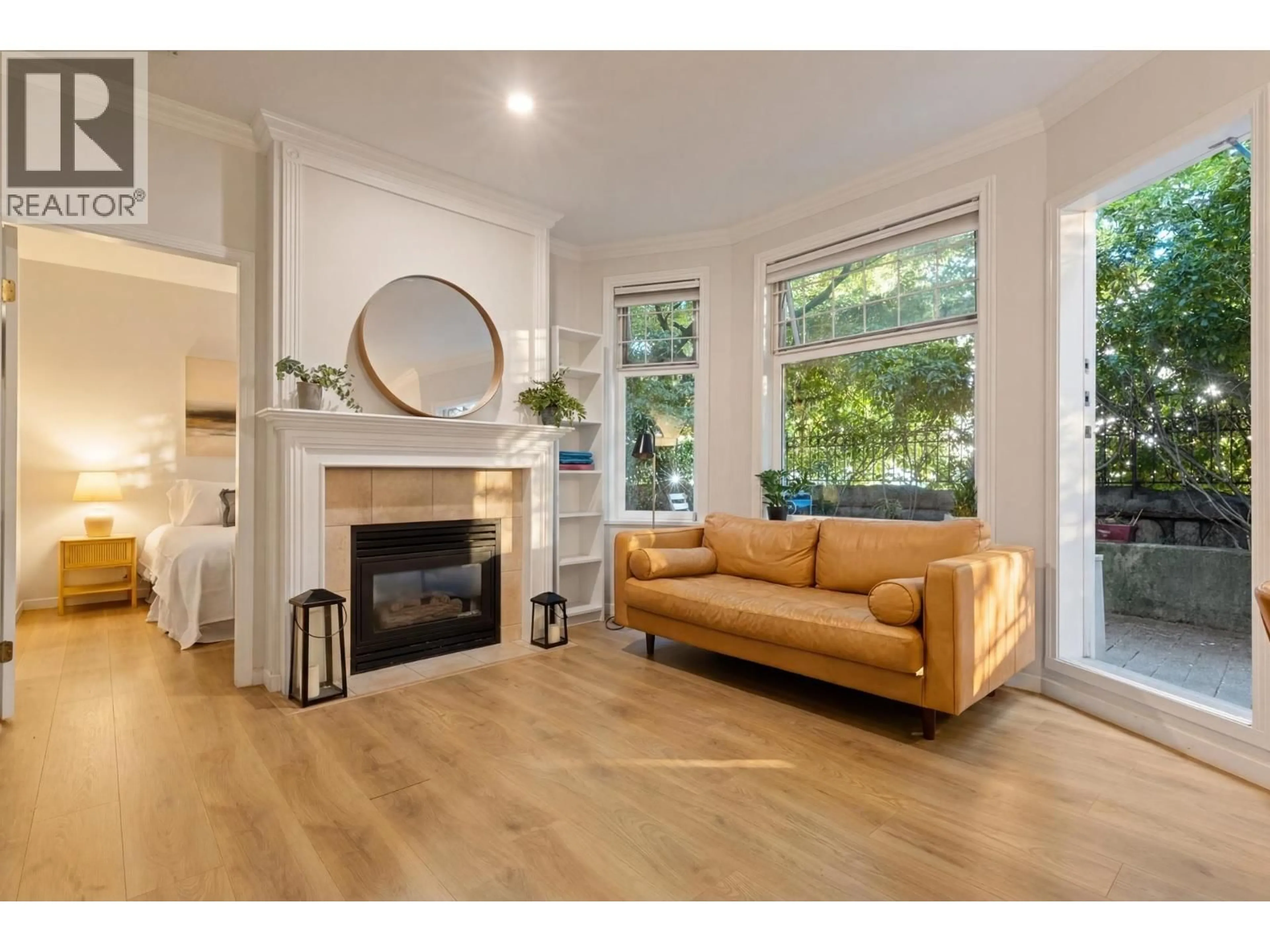 Living room with furniture, wood/laminate floor for 102 - 2588 ALDER STREET, Vancouver British Columbia V6H4E3