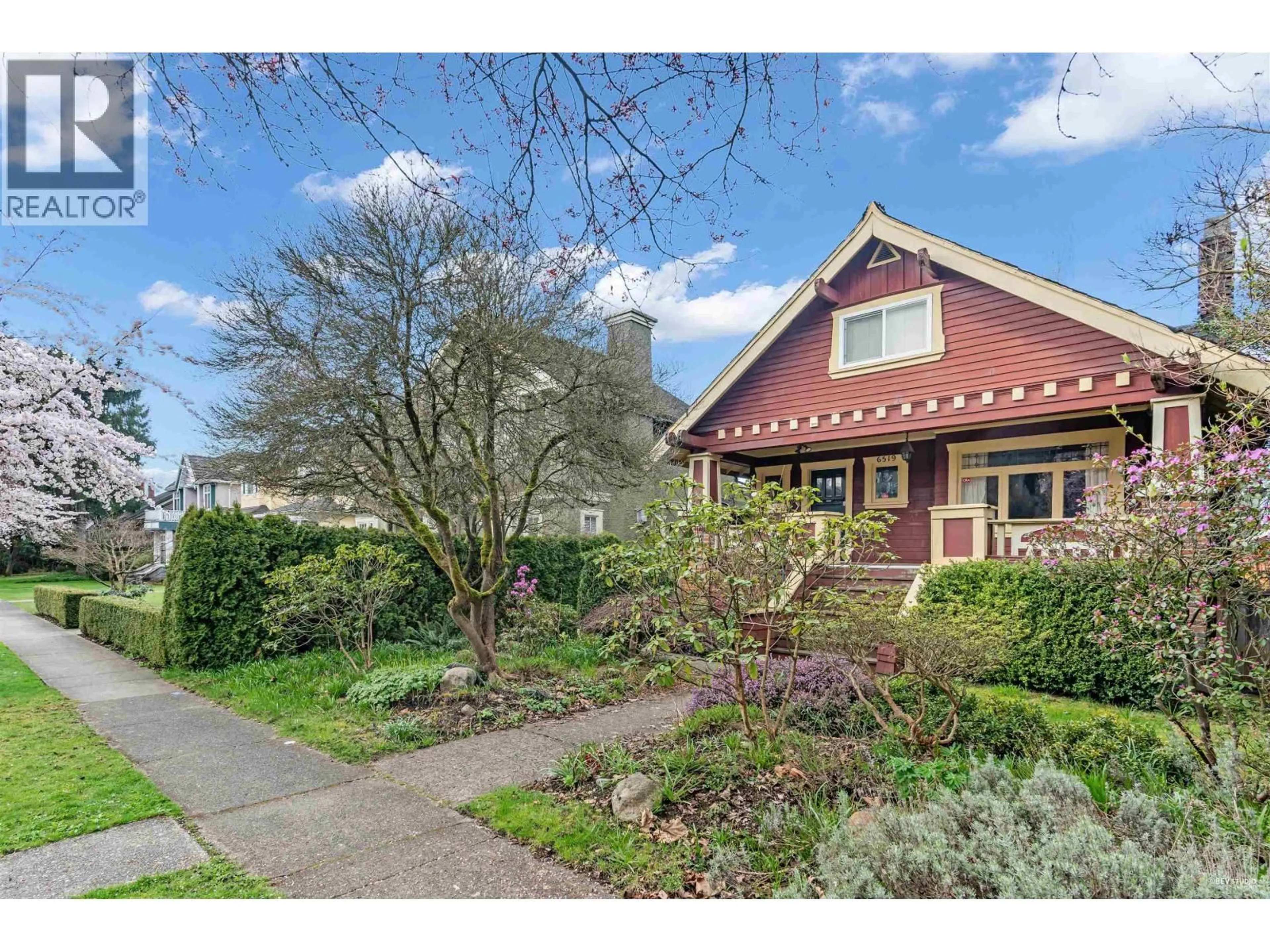 A pic from outside/outdoor area/front of a property/back of a property/a pic from drone, street for 6519 CYPRESS STREET, Vancouver British Columbia V6P5L5