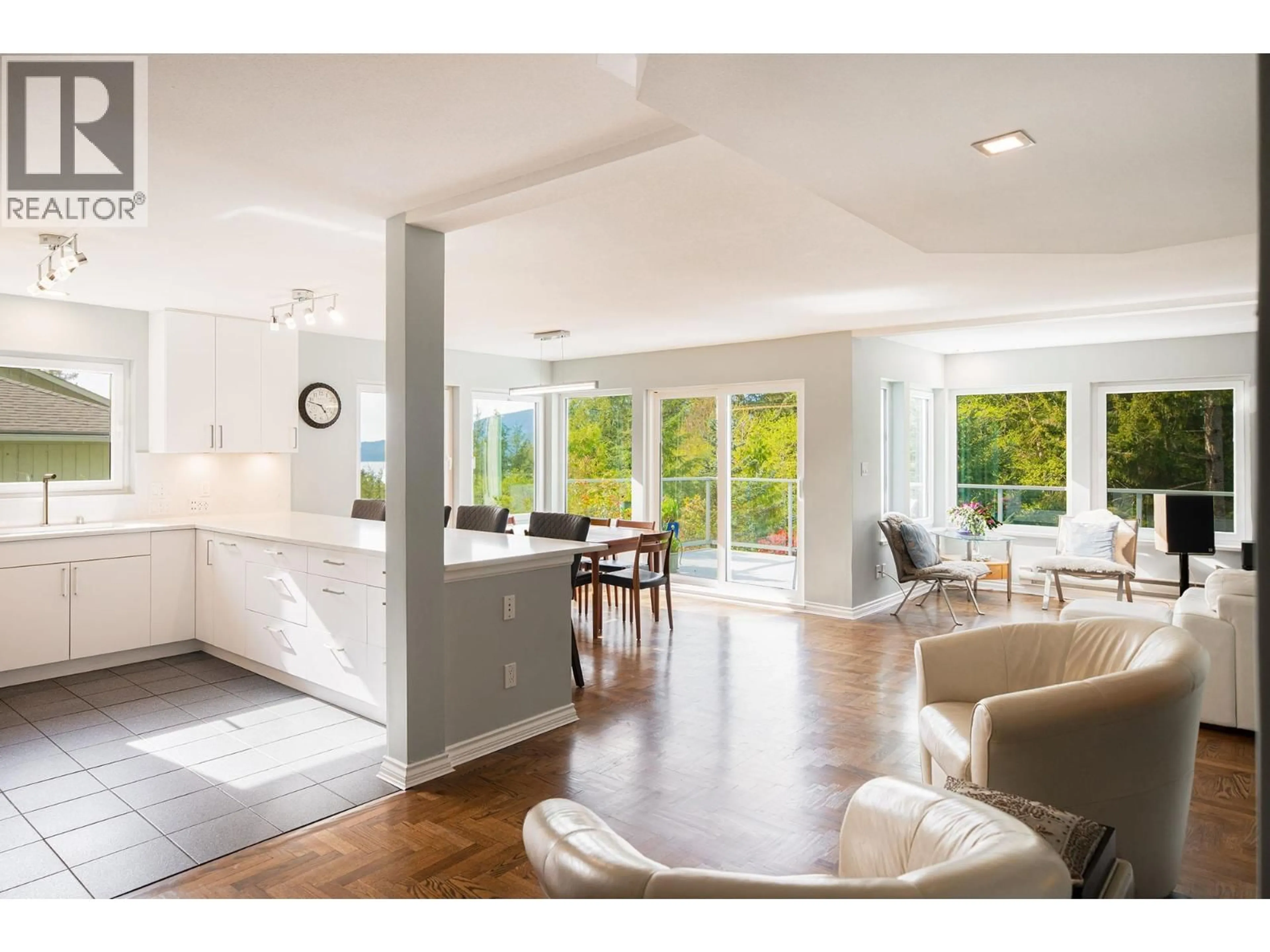 Open concept kitchen, ceramic/tile floor for 1597 ISLEVIEW LANE, Bowen Island British Columbia V0N1G2