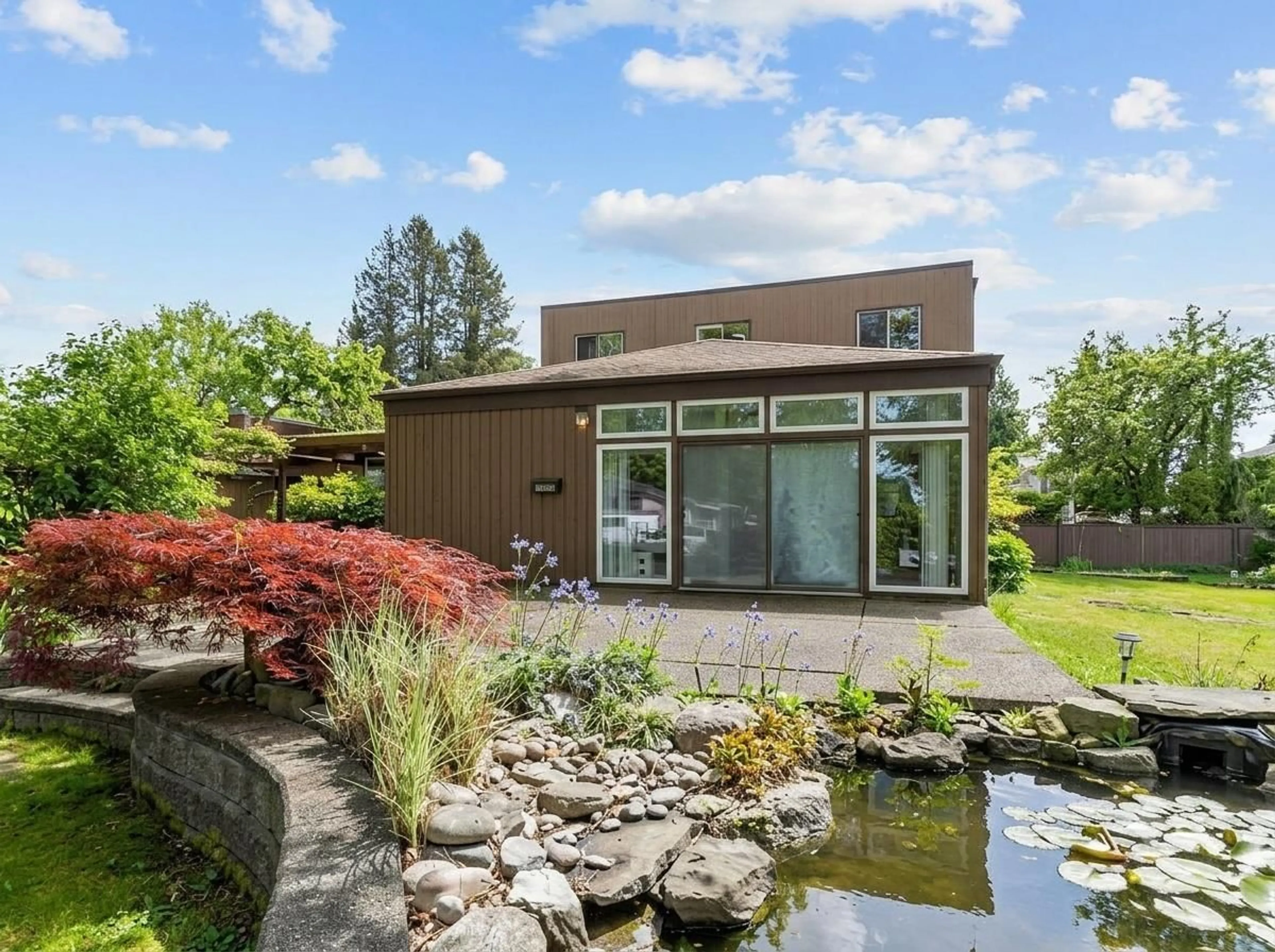 Home with vinyl exterior material, water/lake/river/ocean view for 14246 102 AVENUE, Surrey British Columbia V3T5A5