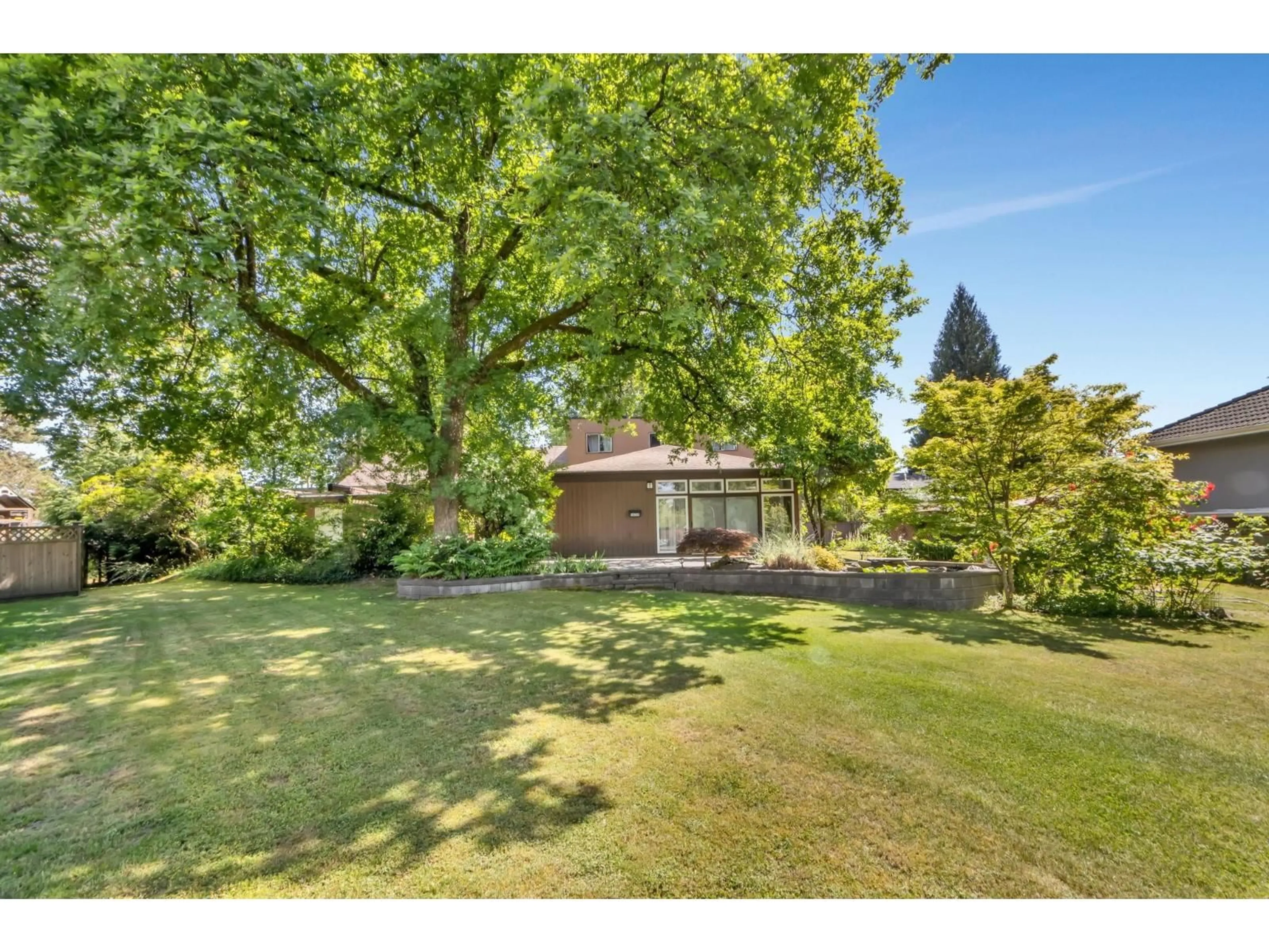A pic from outside/outdoor area/front of a property/back of a property/a pic from drone, unknown for 14246 102 AVENUE, Surrey British Columbia V3T5A5