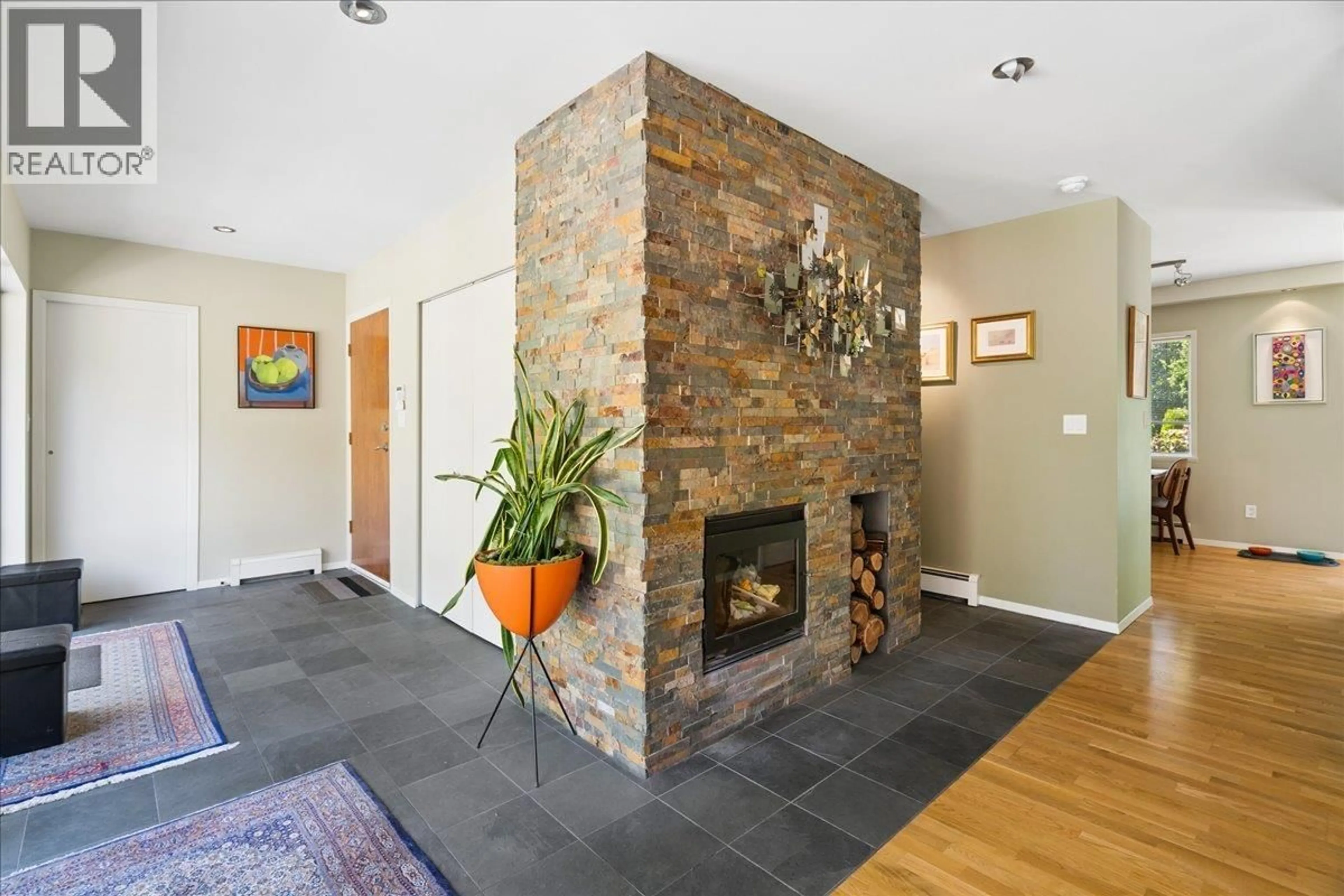 Indoor entryway for 11626 243RD STREET, Maple Ridge British Columbia V4R1M1