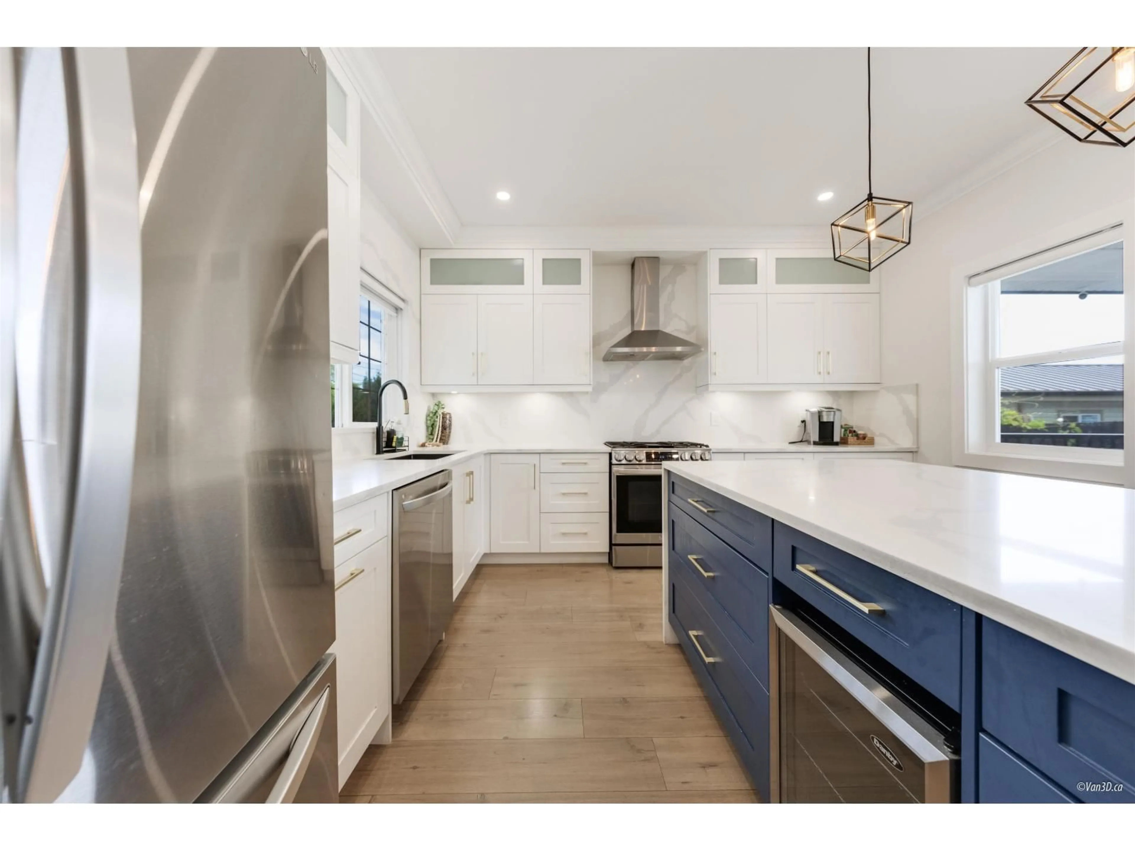 Contemporary kitchen, unknown for 6709 216 STREET, Langley British Columbia V2Y0W9