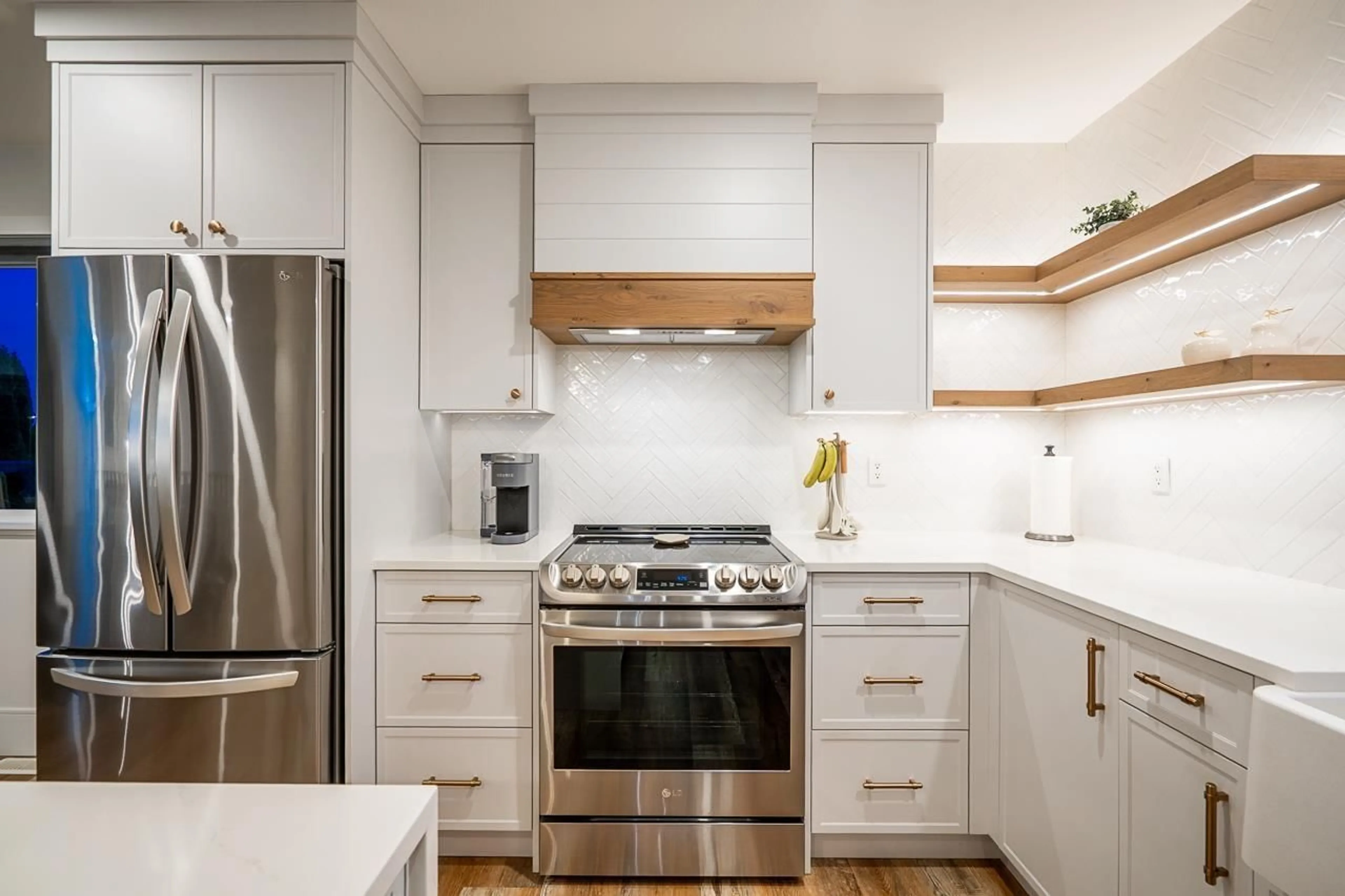 Contemporary kitchen, unknown for 26863 24 AVENUE, Langley British Columbia V4W3W6