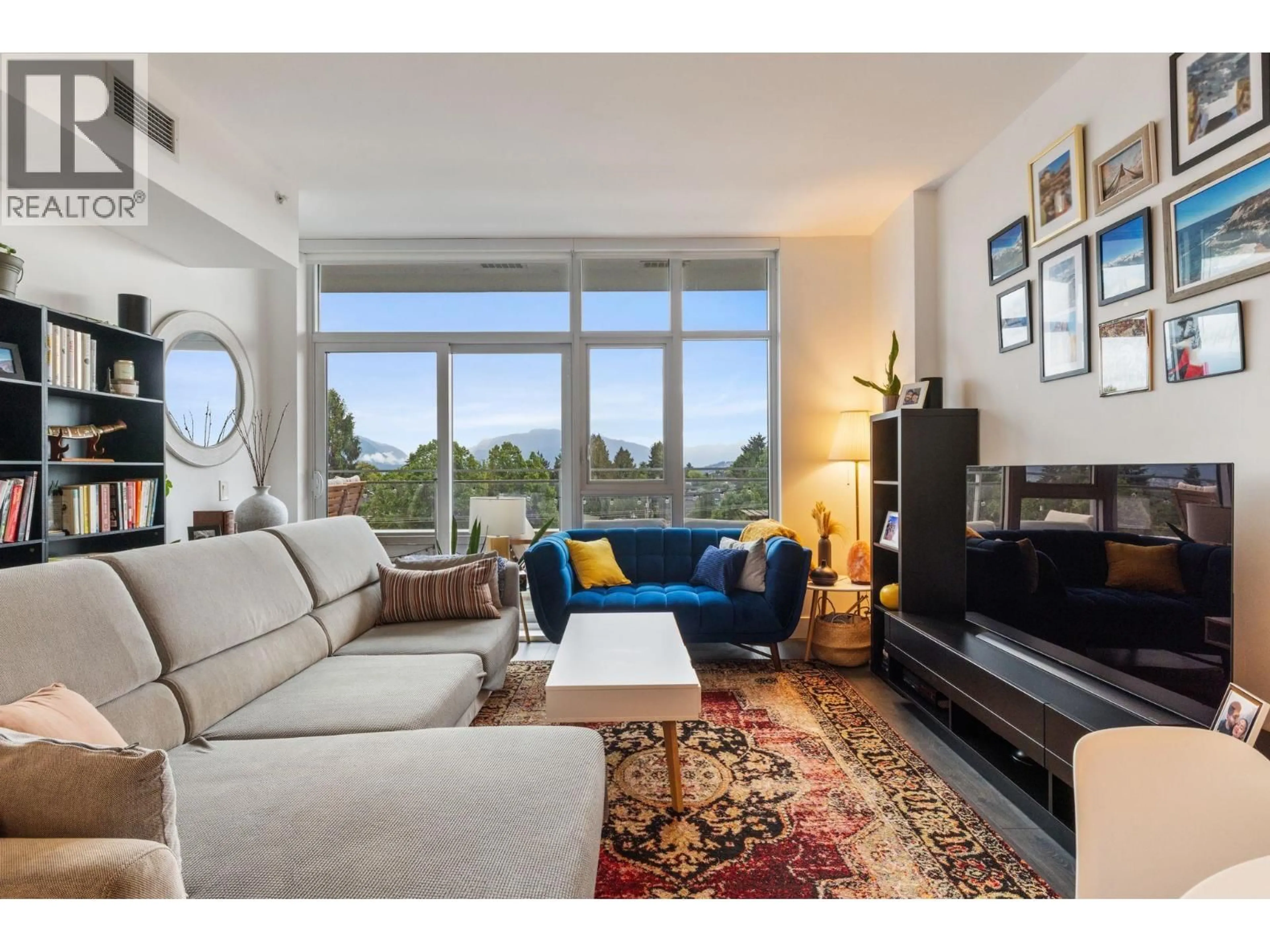 Living room with furniture, unknown for 608 - 2435 KINGSWAY, Vancouver British Columbia V5R5G8