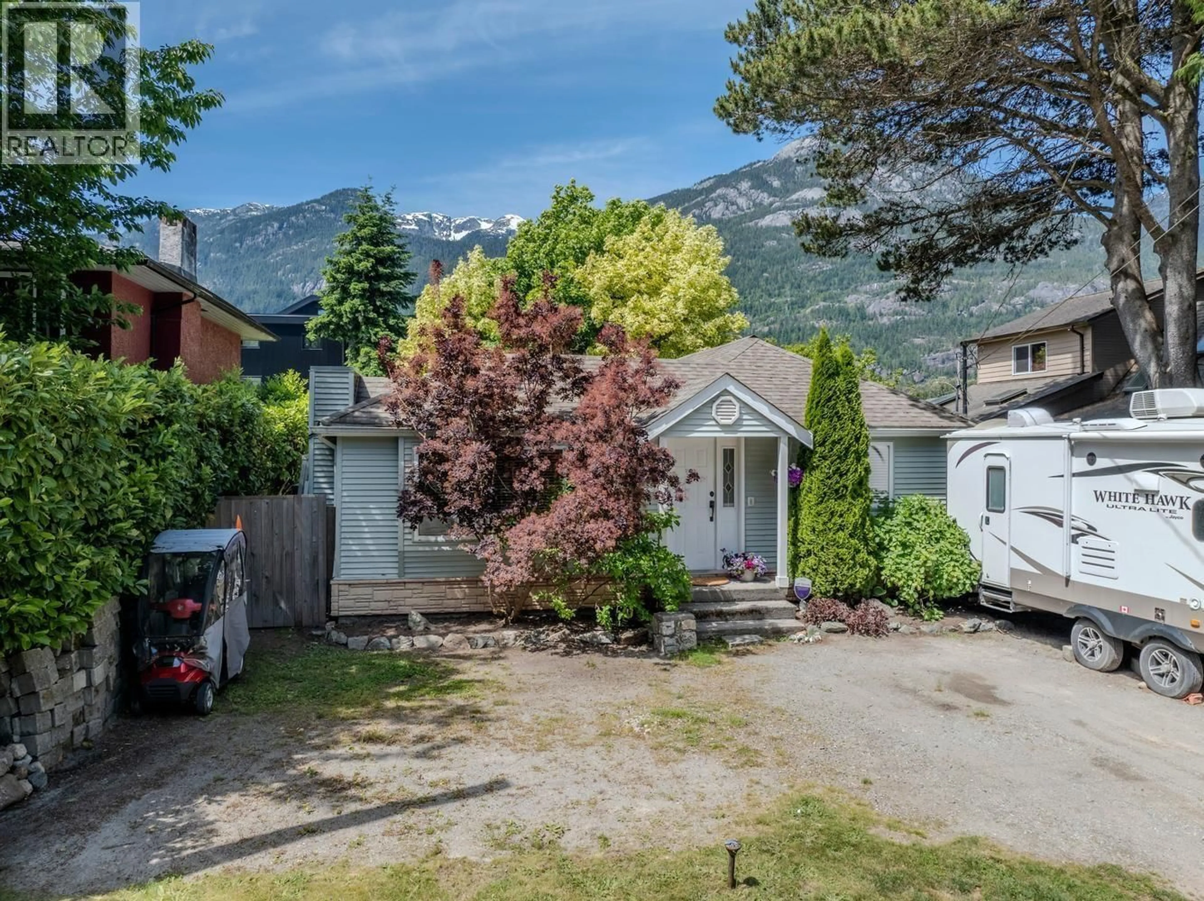 A pic from outside/outdoor area/front of a property/back of a property/a pic from drone, mountain view for 38807 BRITANNIA AVENUE, Squamish British Columbia V8B0A7