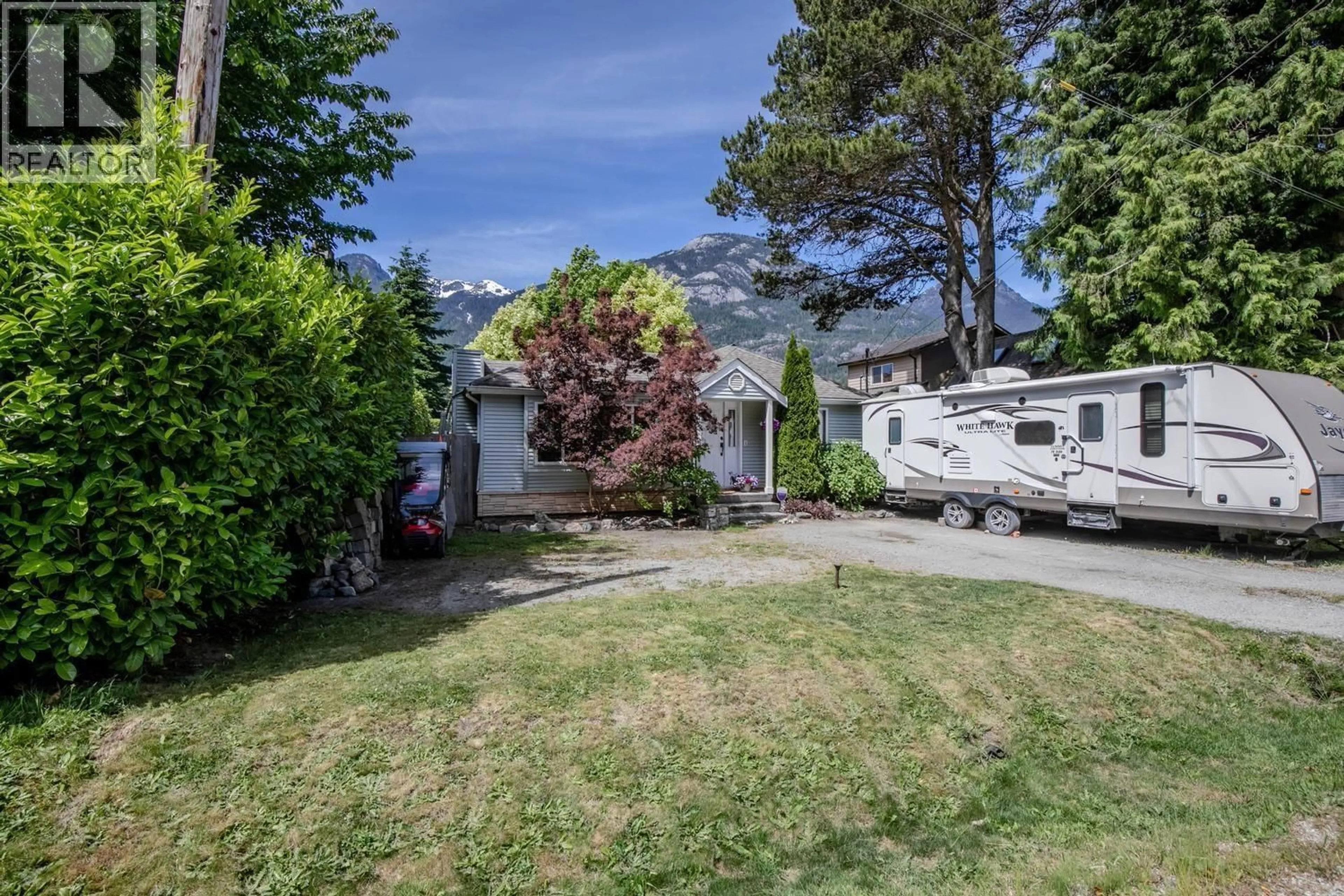 A pic from outside/outdoor area/front of a property/back of a property/a pic from drone, street for 38807 BRITANNIA AVENUE, Squamish British Columbia V8B0A7